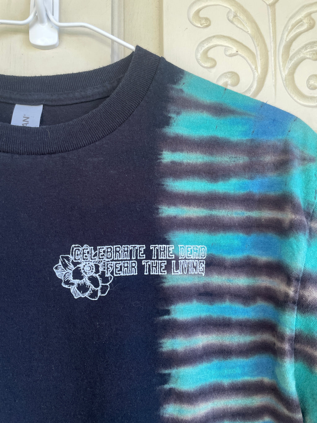 Medium Men's Venus Fly Trap Death Bouquet Handmade Tie Dye T-Shirt | One-Of-a-Kind Upcycled Black and Blue Short Sleeve Shirt