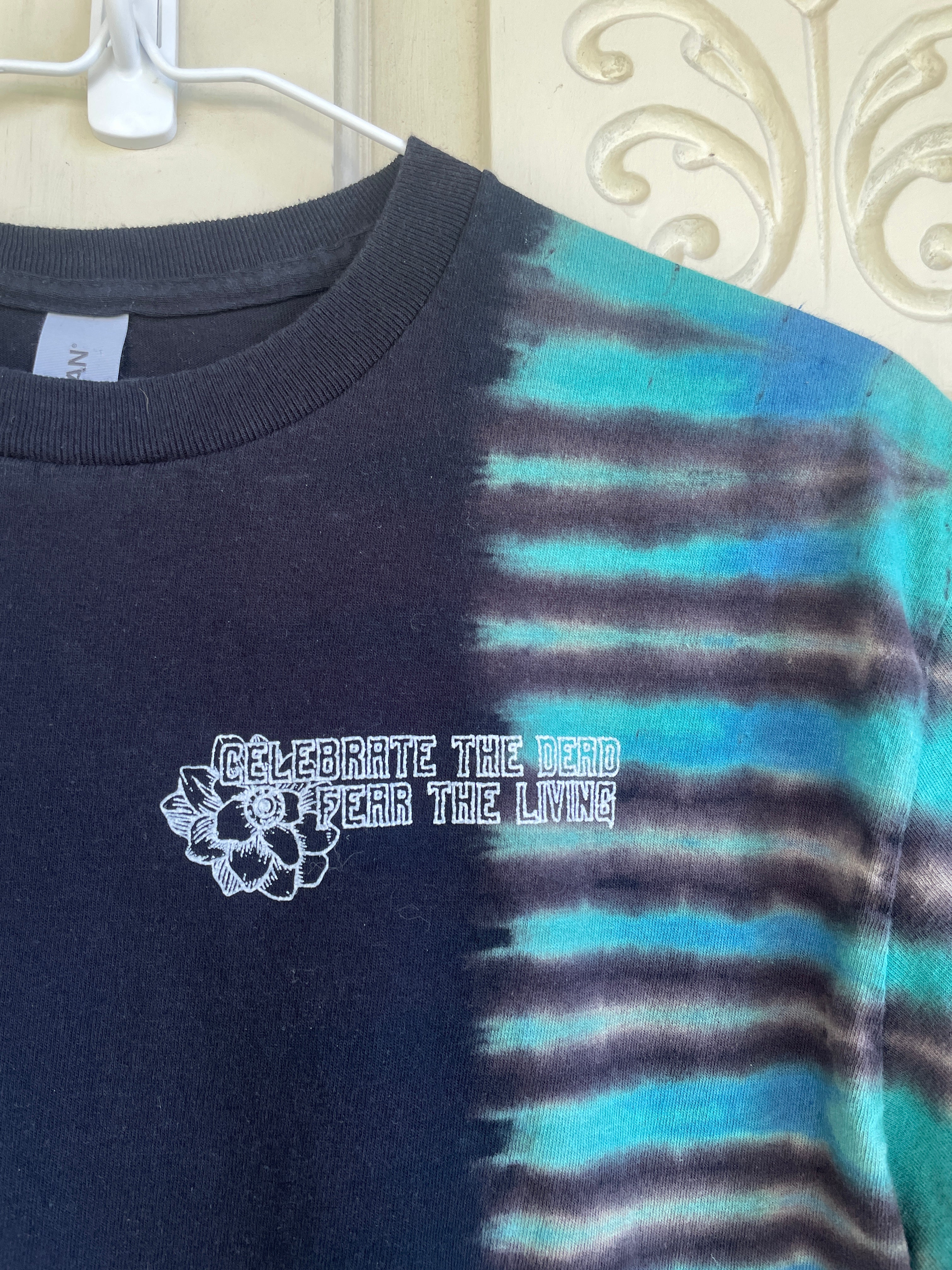 Medium Men's Venus Fly Trap Death Bouquet Handmade Tie Dye T-Shirt | One-Of-a-Kind Upcycled Black and Blue Short Sleeve Shirt