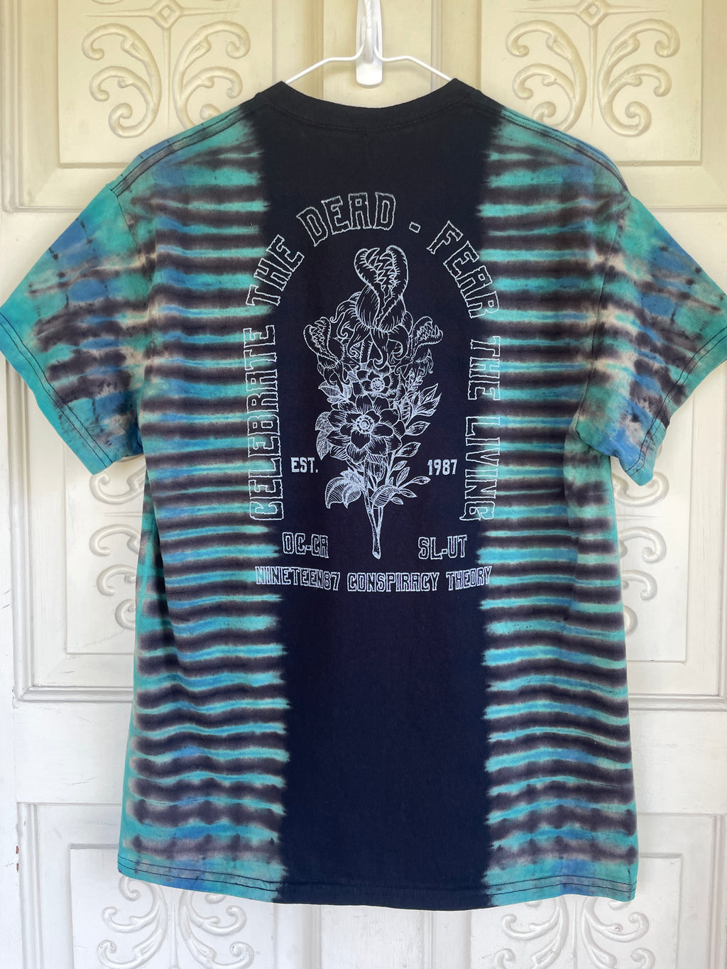 Medium Men's Venus Fly Trap Death Bouquet Handmade Tie Dye T-Shirt | One-Of-a-Kind Upcycled Black and Blue Short Sleeve Shirt