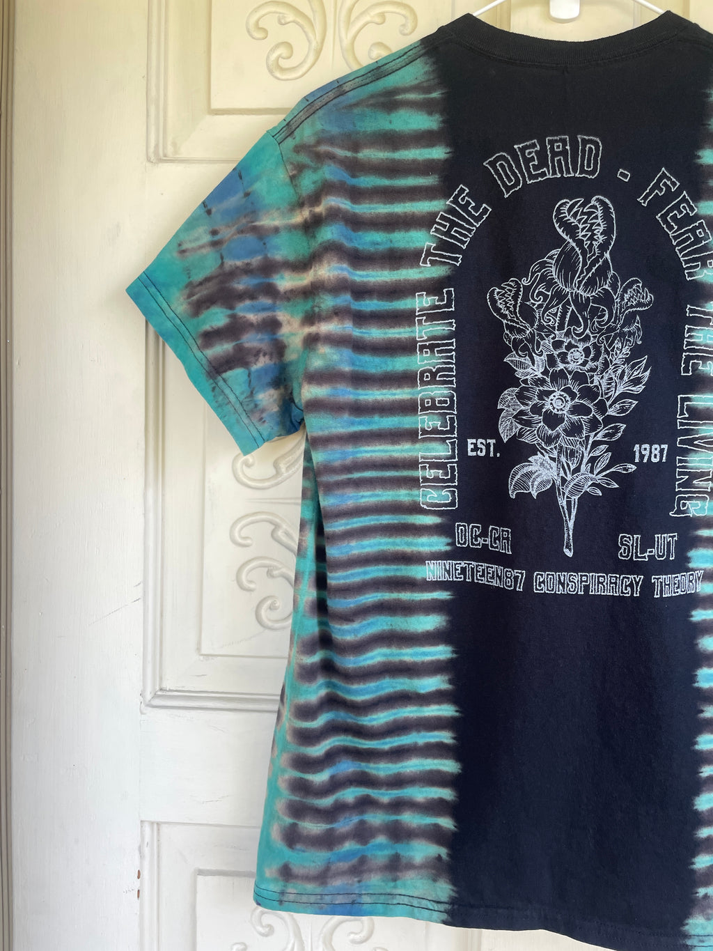 Medium Men's Venus Fly Trap Death Bouquet Handmade Tie Dye T-Shirt | One-Of-a-Kind Upcycled Black and Blue Short Sleeve Shirt