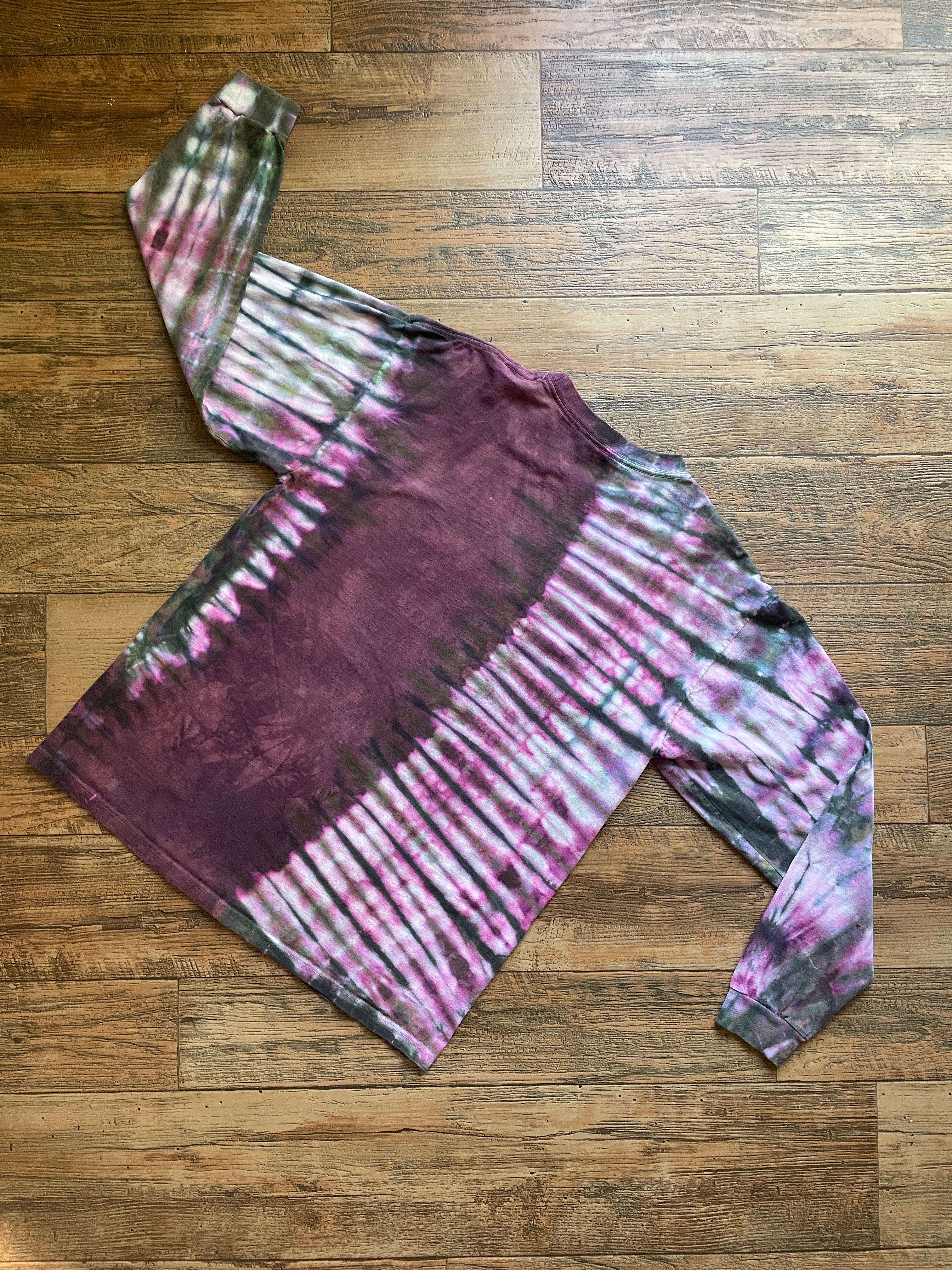 Pink and Green Lizard Tie Dye T-Shirt | Men's Large, Long Sleeve