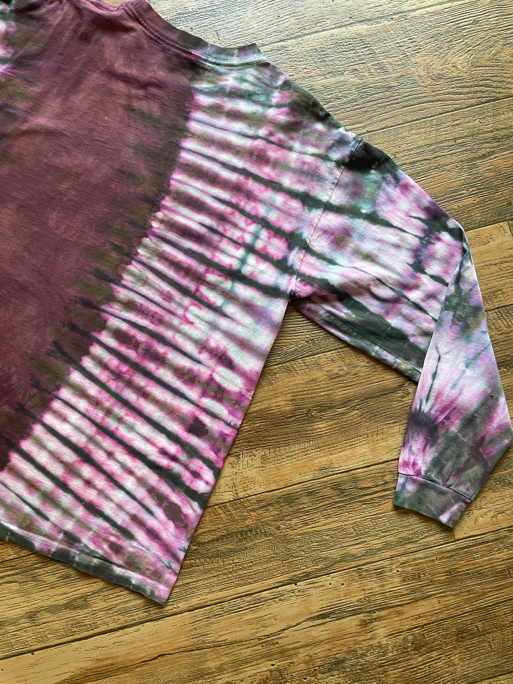Pink and Green Lizard Tie Dye T-Shirt | Men's Large, Long Sleeve