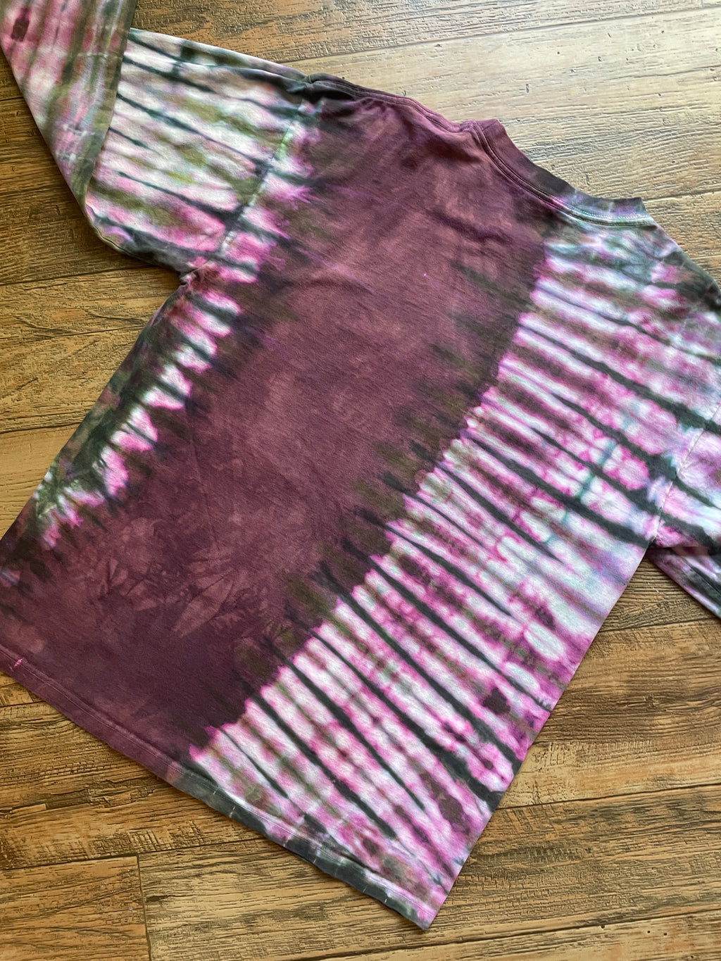 Pink and Green Lizard Tie Dye T-Shirt | Men's Large, Long Sleeve
