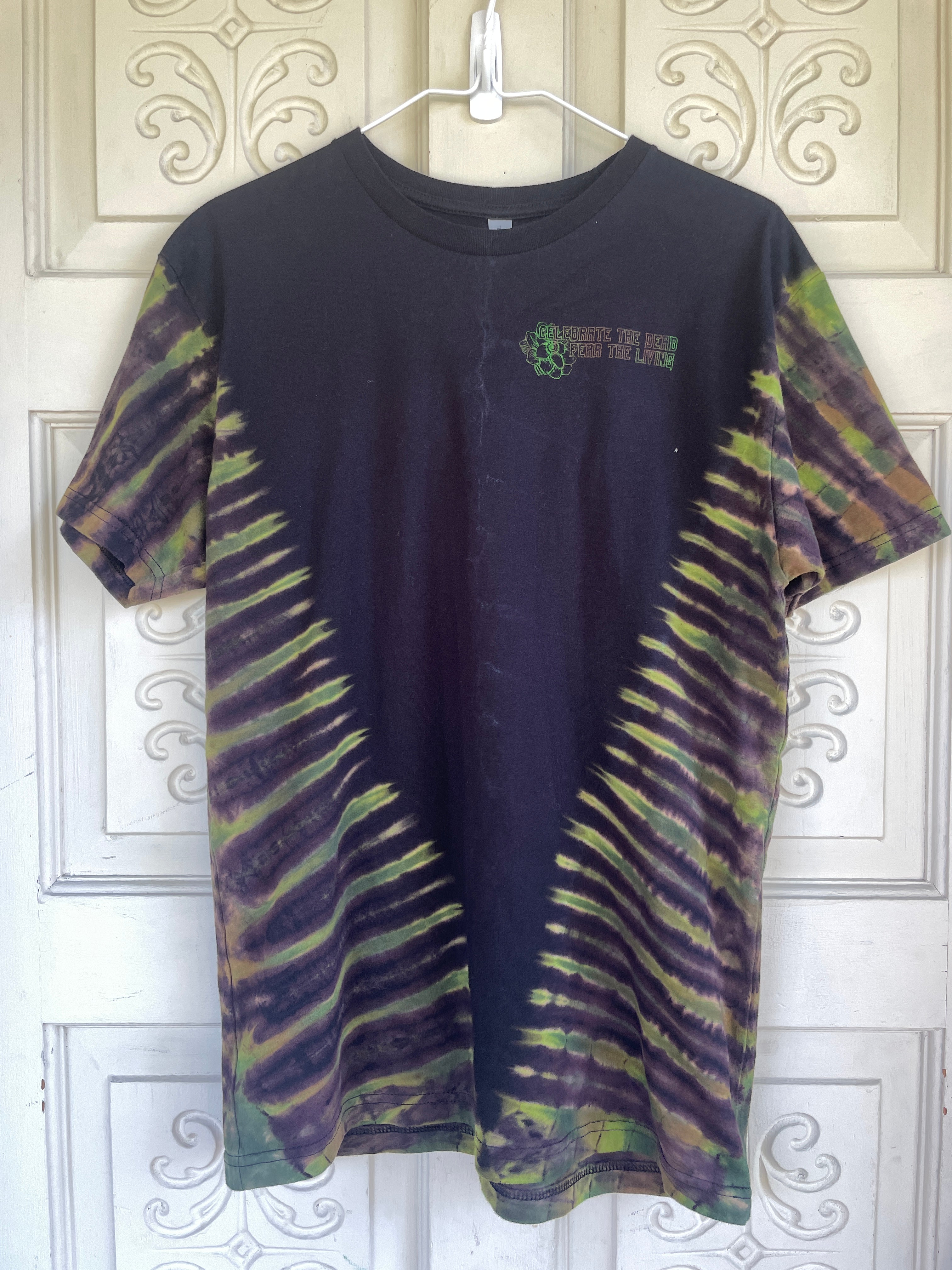 Medium Men's Venus Fly Trap Death Bouquet Handmade Tie Dye T-Shirt | One-Of-a-Kind Upcycled Black and Green Short Sleeve Shirt