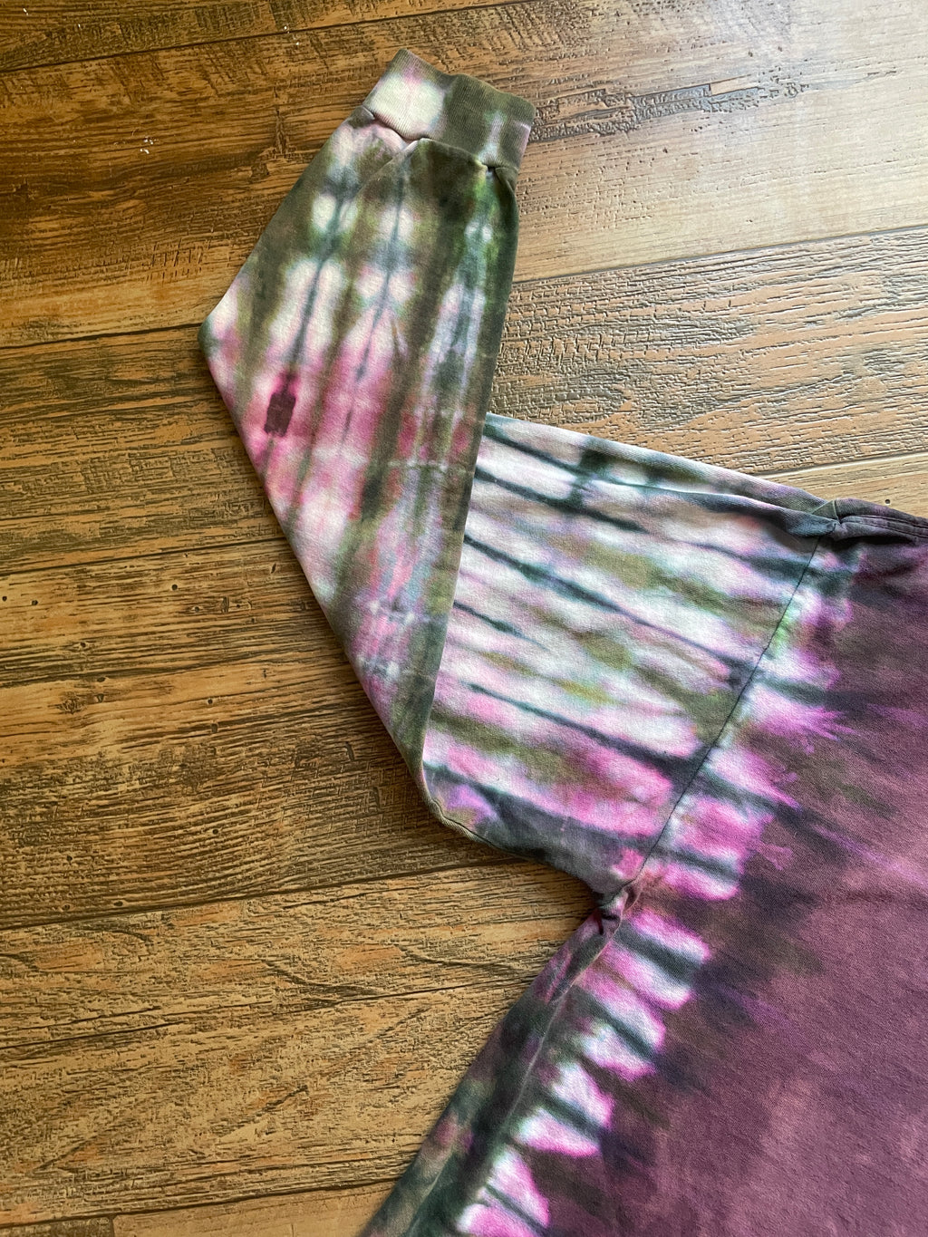 Pink and Green Lizard Tie Dye T-Shirt | Men's Large, Long Sleeve