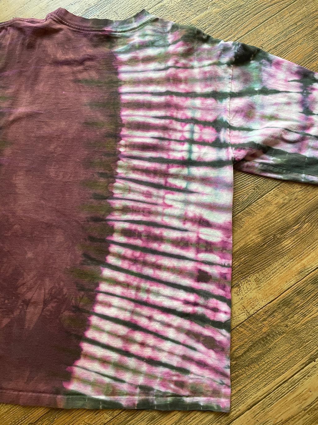 Pink and Green Lizard Tie Dye T-Shirt | Men's Large, Long Sleeve