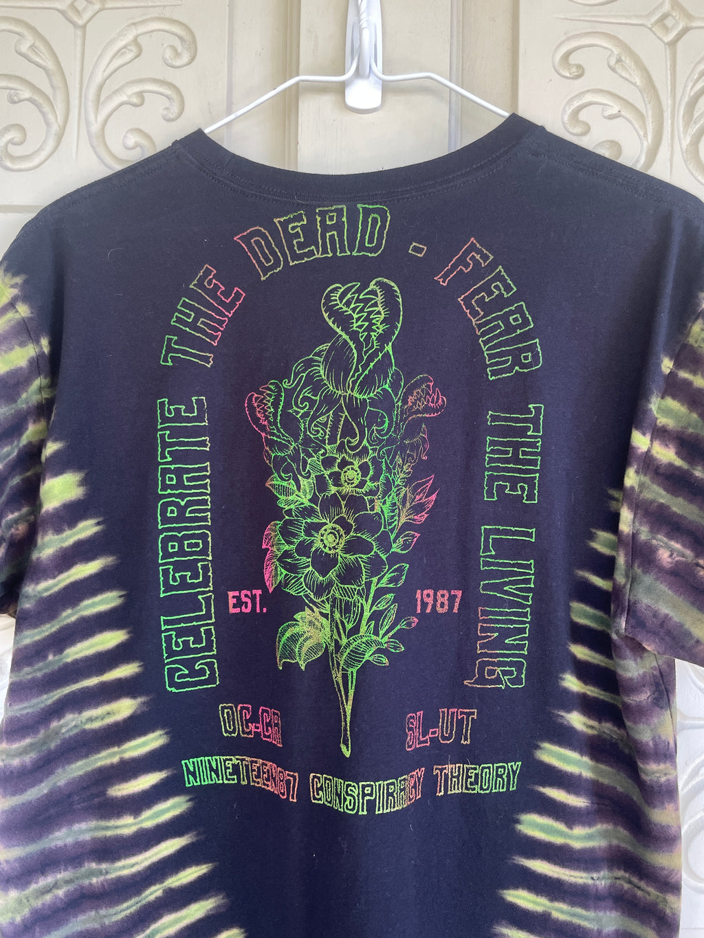 Medium Men's Venus Fly Trap Death Bouquet Handmade Tie Dye T-Shirt | One-Of-a-Kind Upcycled Black and Green Short Sleeve Shirt