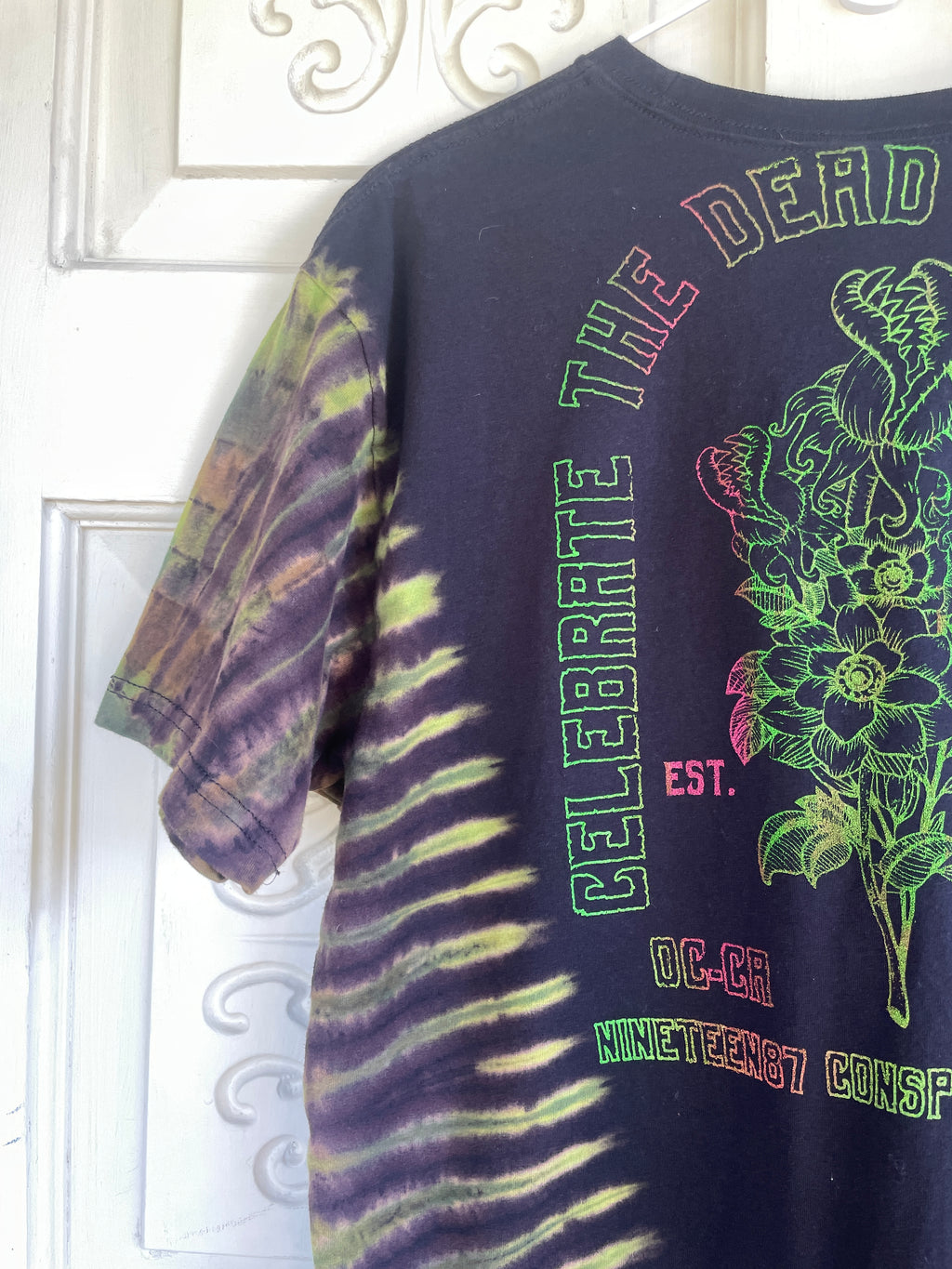 Medium Men's Venus Fly Trap Death Bouquet Handmade Tie Dye T-Shirt | One-Of-a-Kind Upcycled Black and Green Short Sleeve Shirt