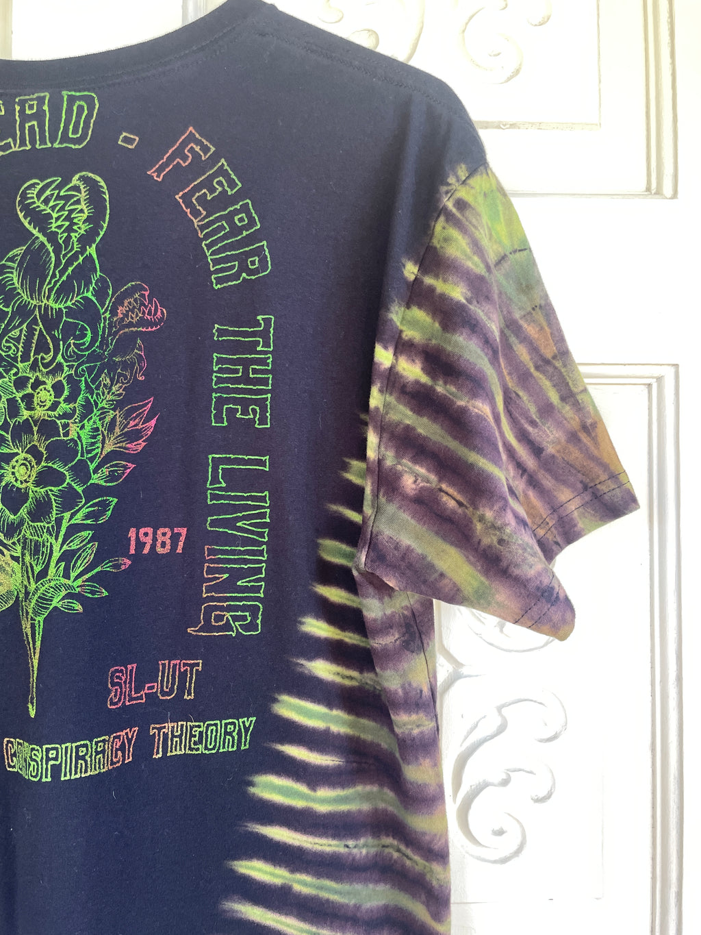 Medium Men's Venus Fly Trap Death Bouquet Handmade Tie Dye T-Shirt | One-Of-a-Kind Upcycled Black and Green Short Sleeve Shirt