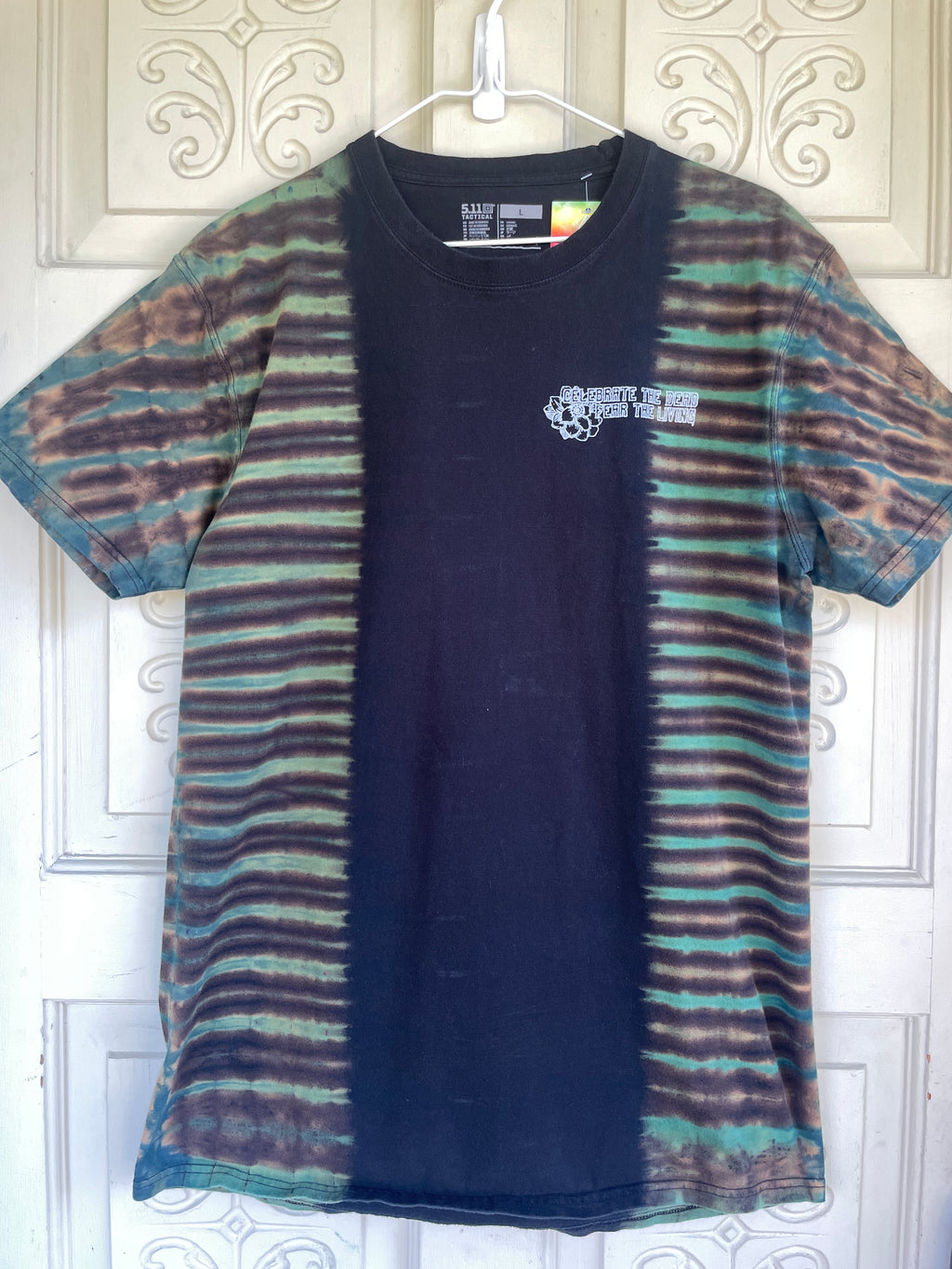 Large Men's Venus Fly Trap Death Bouquet Handmade Tie Dye T-Shirt | One-Of-a-Kind Upcycled Black and Blue Short Sleeve Shirt