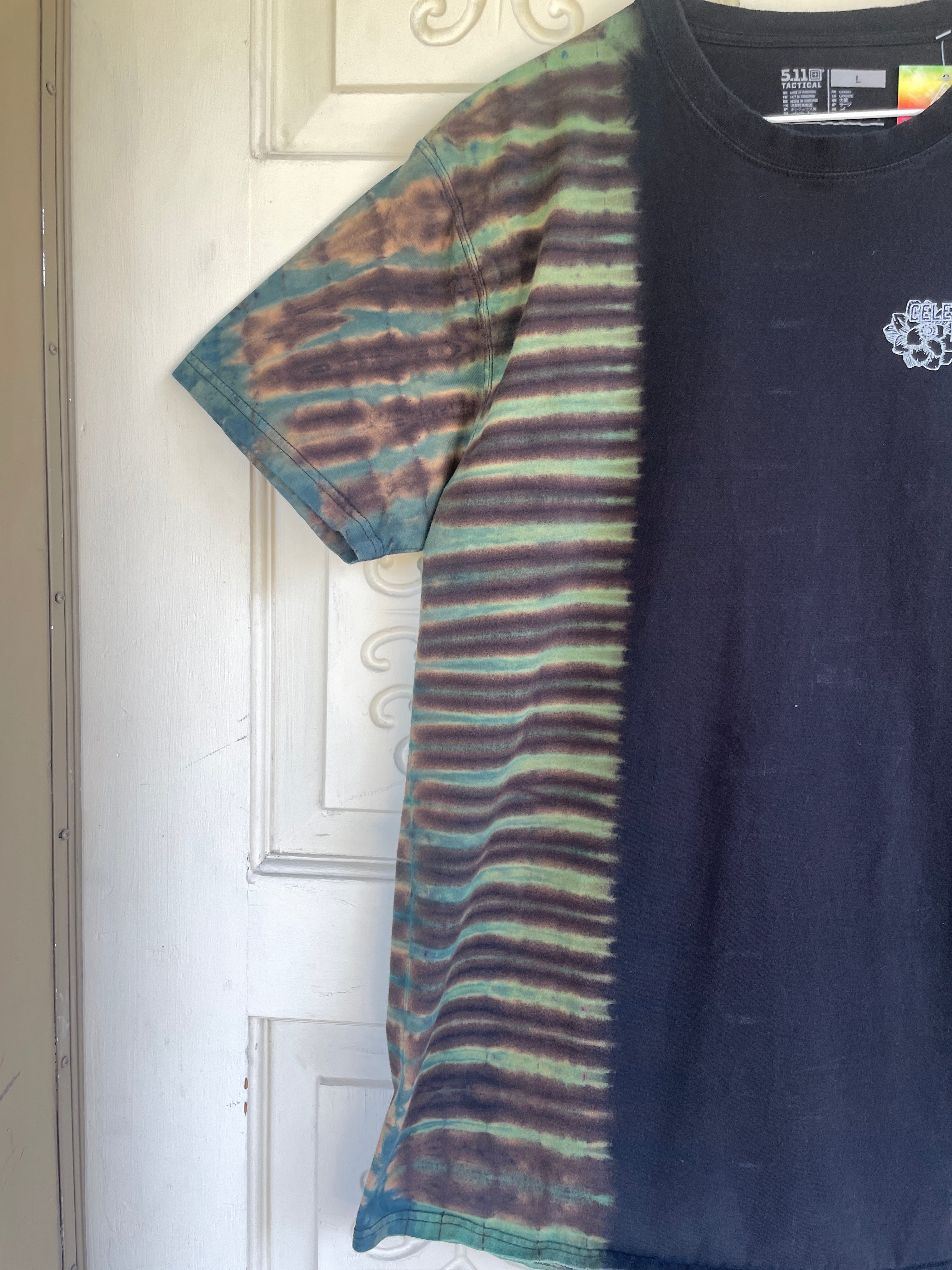 Large Men's Venus Fly Trap Death Bouquet Handmade Tie Dye T-Shirt | One-Of-a-Kind Upcycled Black and Blue Short Sleeve Shirt