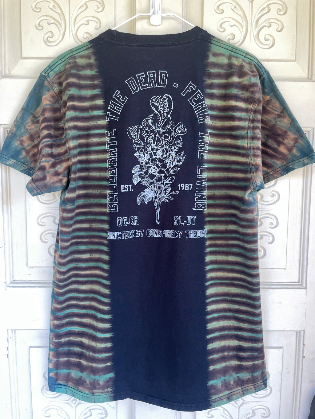 Large Men's Venus Fly Trap Death Bouquet Handmade Tie Dye T-Shirt | One-Of-a-Kind Upcycled Black and Blue Short Sleeve Shirt