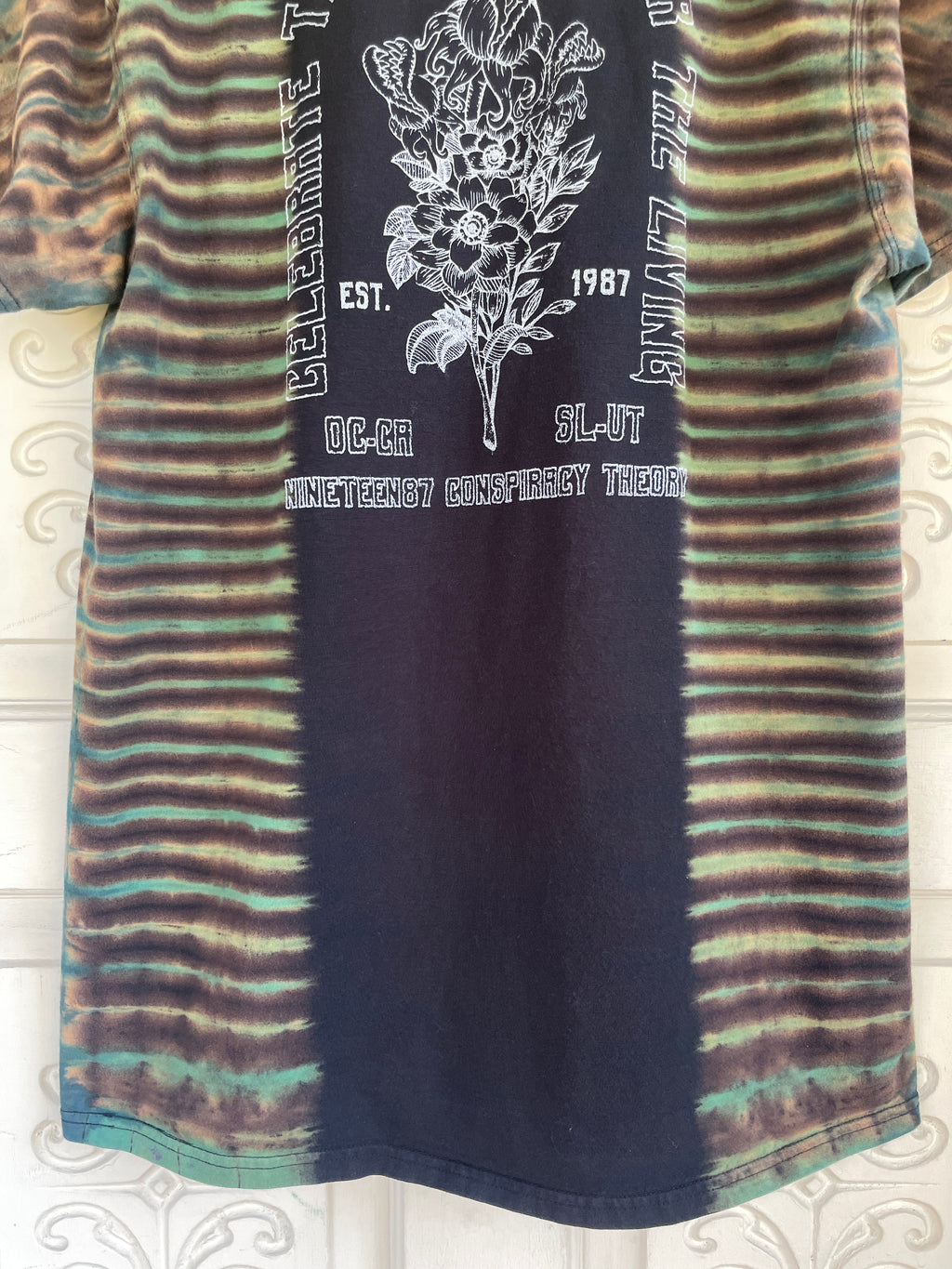 Large Men's Venus Fly Trap Death Bouquet Handmade Tie Dye T-Shirt | One-Of-a-Kind Upcycled Black and Blue Short Sleeve Shirt