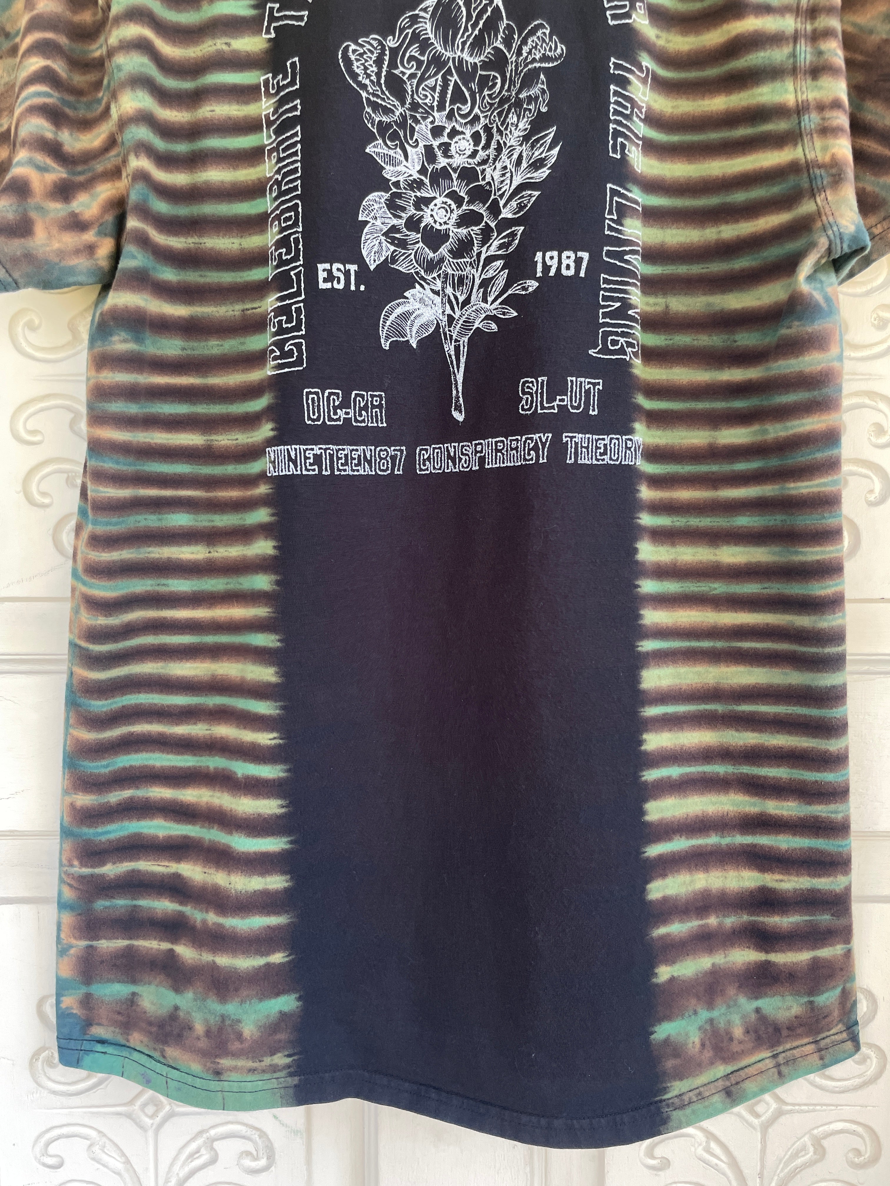 Large Men's Venus Fly Trap Death Bouquet Handmade Tie Dye T-Shirt | One-Of-a-Kind Upcycled Black and Blue Short Sleeve Shirt