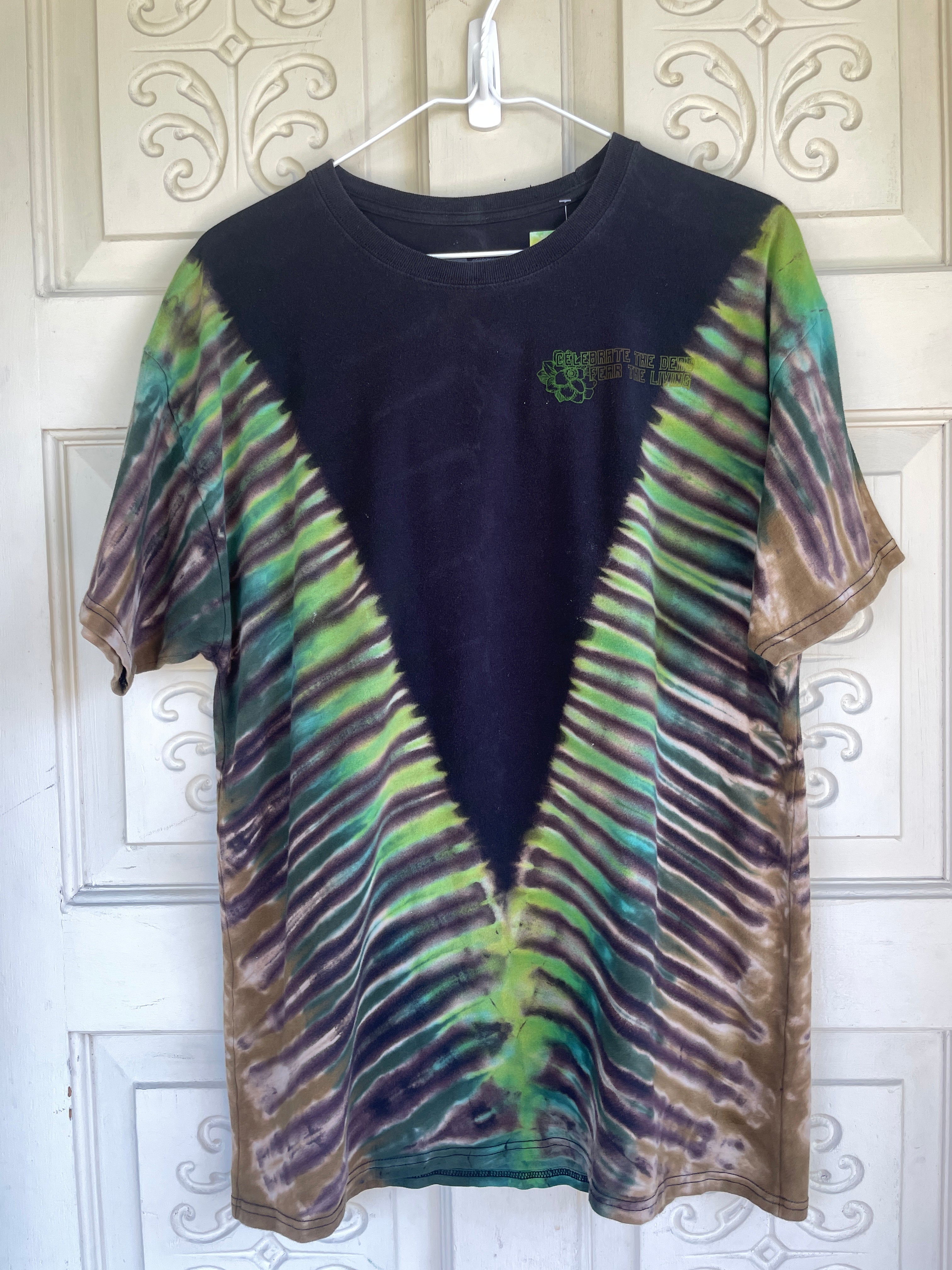 Large Men's Venus Fly Trap Death Bouquet Handmade Tie Dye T-Shirt | One-Of-a-Kind Upcycled Black and Green Short Sleeve Shirt