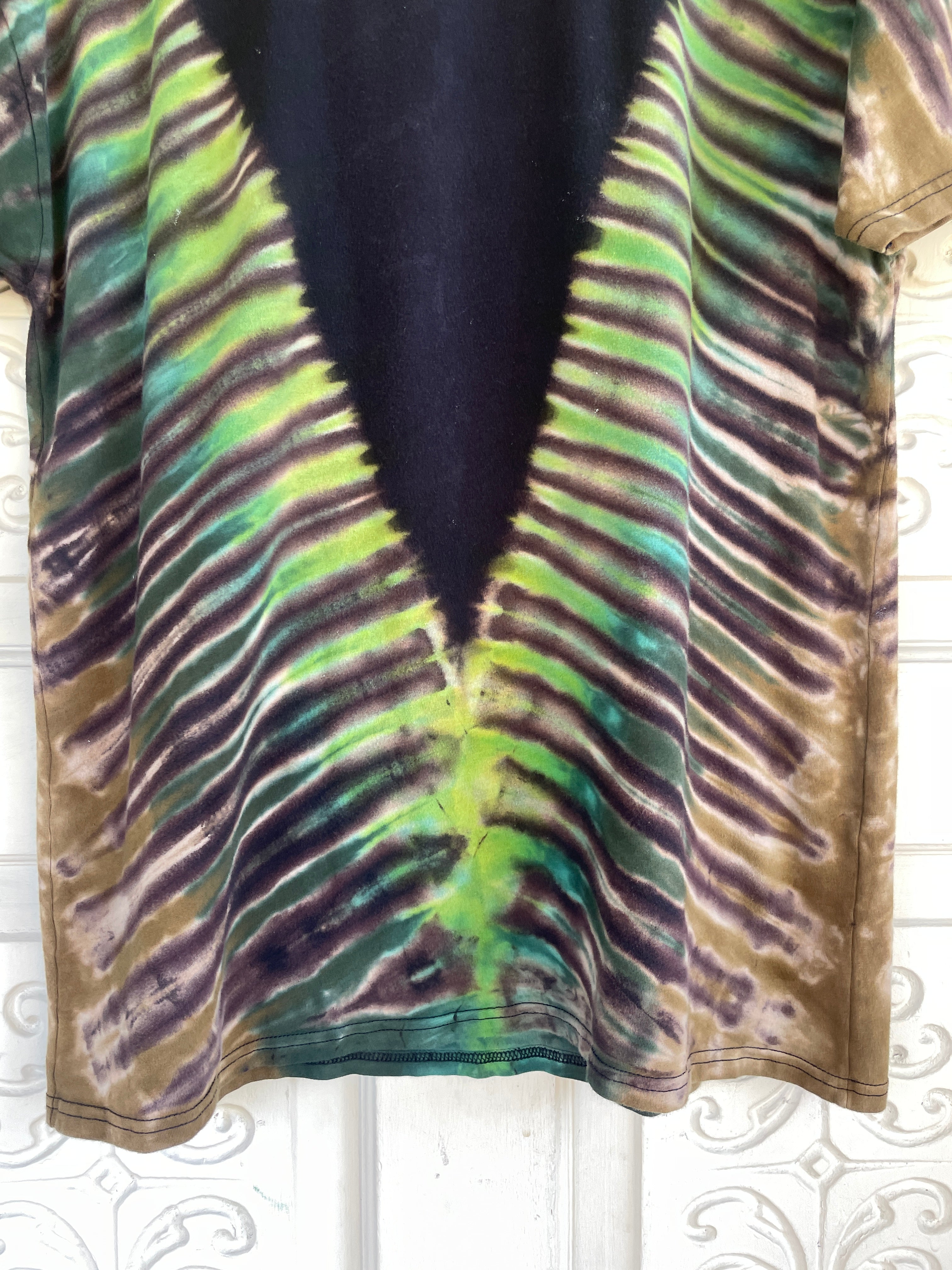 Large Men's Venus Fly Trap Death Bouquet Handmade Tie Dye T-Shirt | One-Of-a-Kind Upcycled Black and Green Short Sleeve Shirt