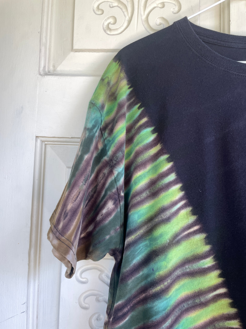 Large Men's Venus Fly Trap Death Bouquet Handmade Tie Dye T-Shirt | One-Of-a-Kind Upcycled Black and Green Short Sleeve Shirt