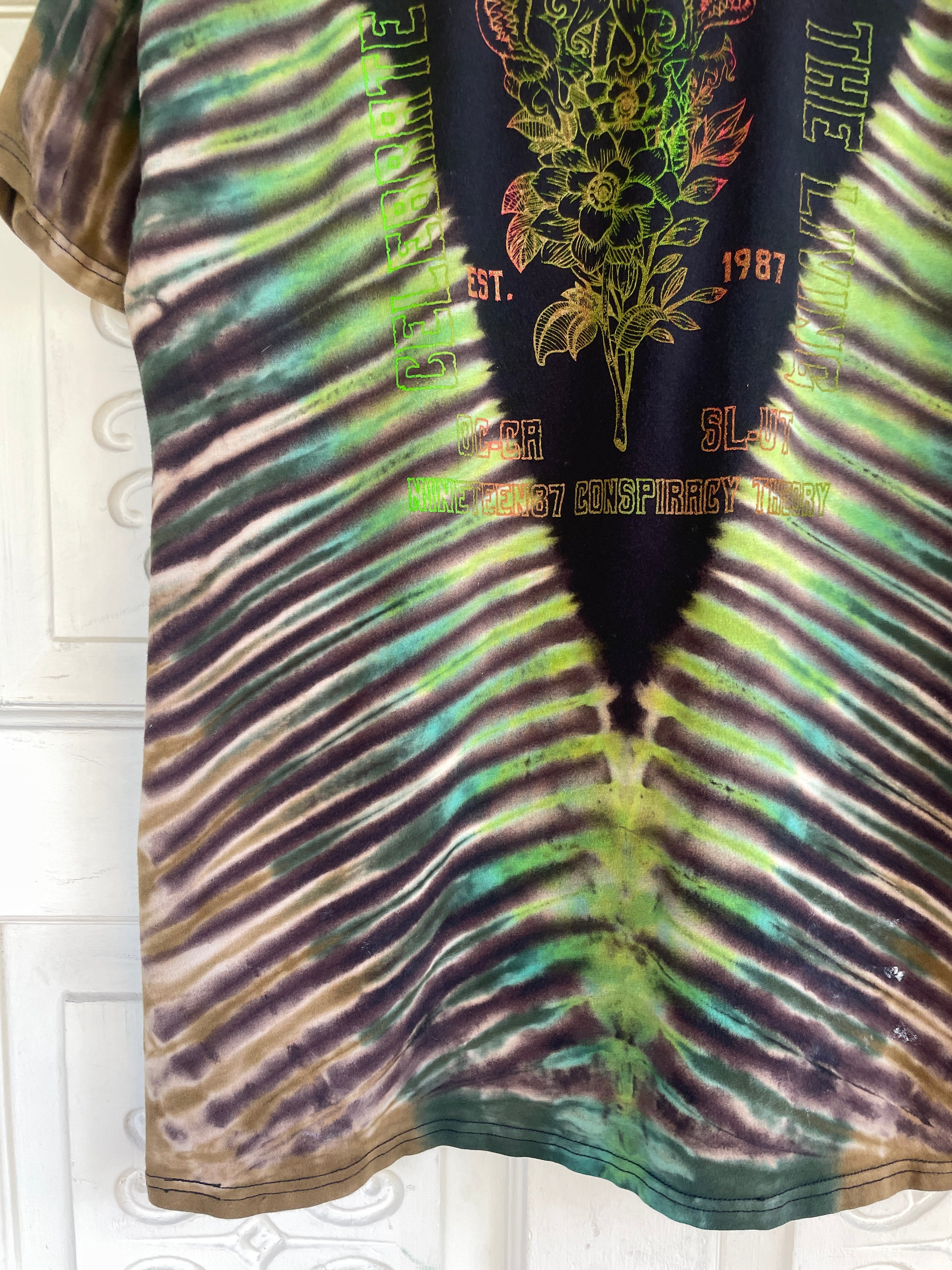 Large Men's Venus Fly Trap Death Bouquet Handmade Tie Dye T-Shirt | One-Of-a-Kind Upcycled Black and Green Short Sleeve Shirt