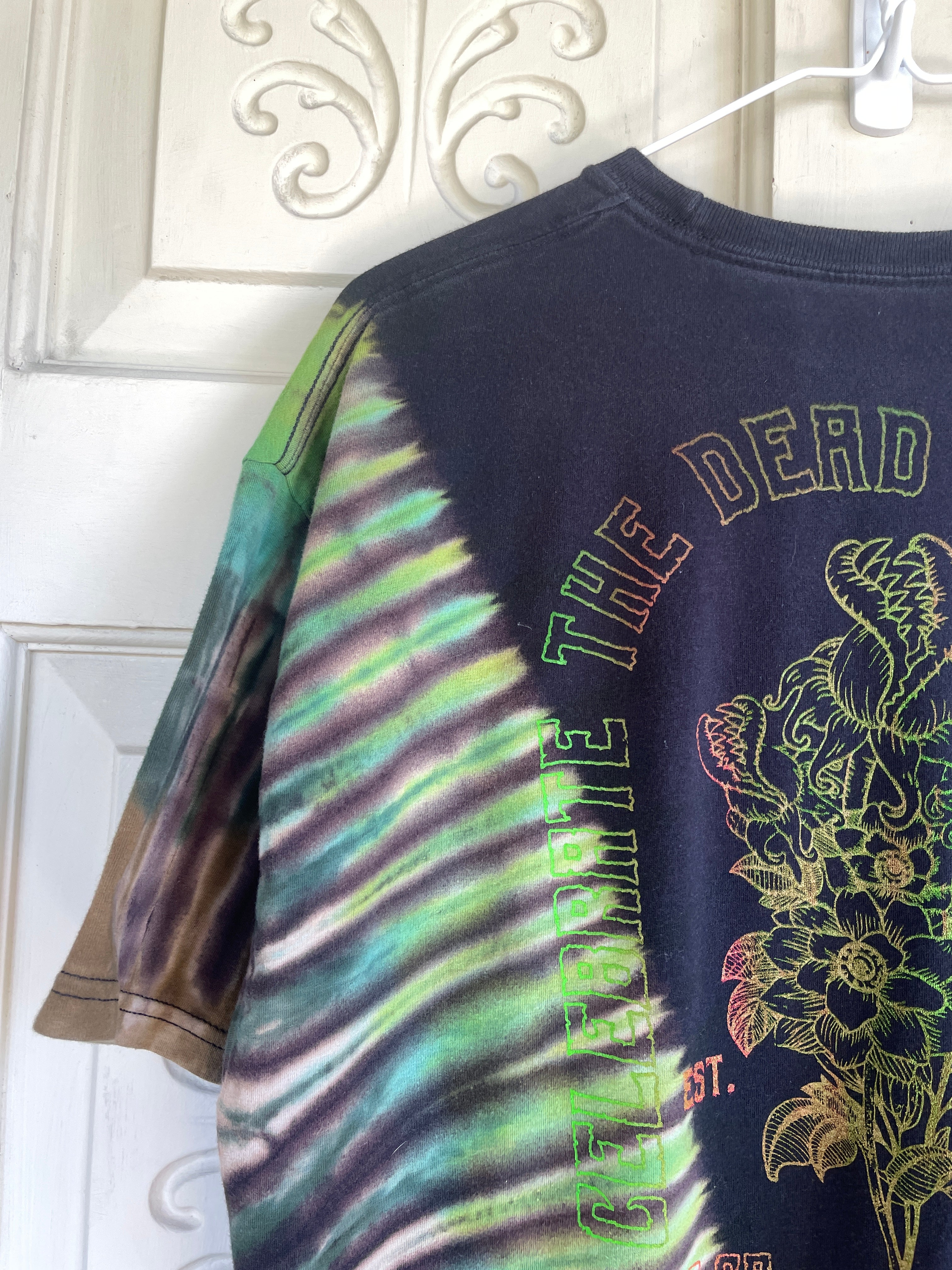 Large Men's Venus Fly Trap Death Bouquet Handmade Tie Dye T-Shirt | One-Of-a-Kind Upcycled Black and Green Short Sleeve Shirt