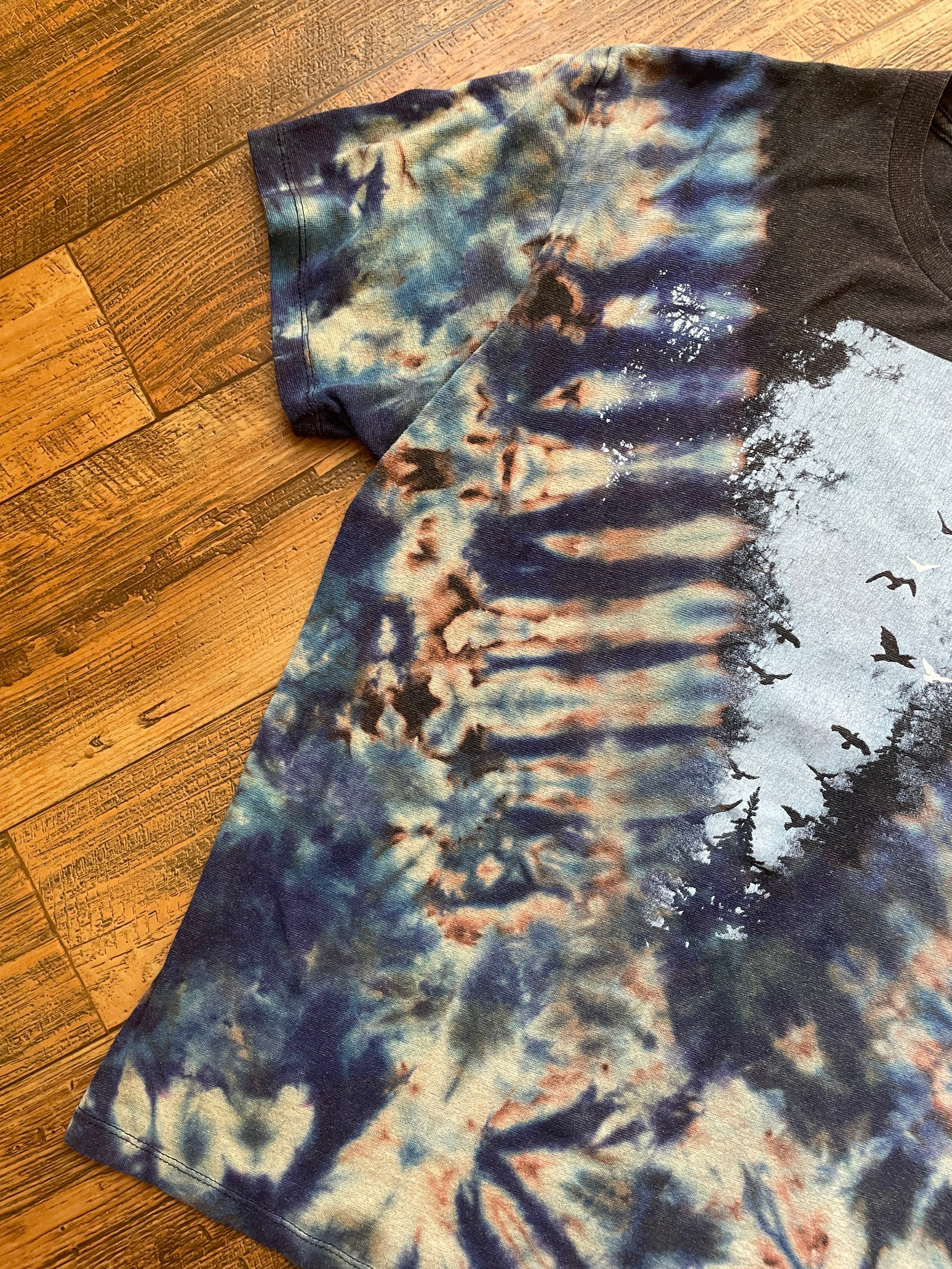 Gray and Blue Birds Tie Dye T-Shirt | Men's XL, Short Sleeve