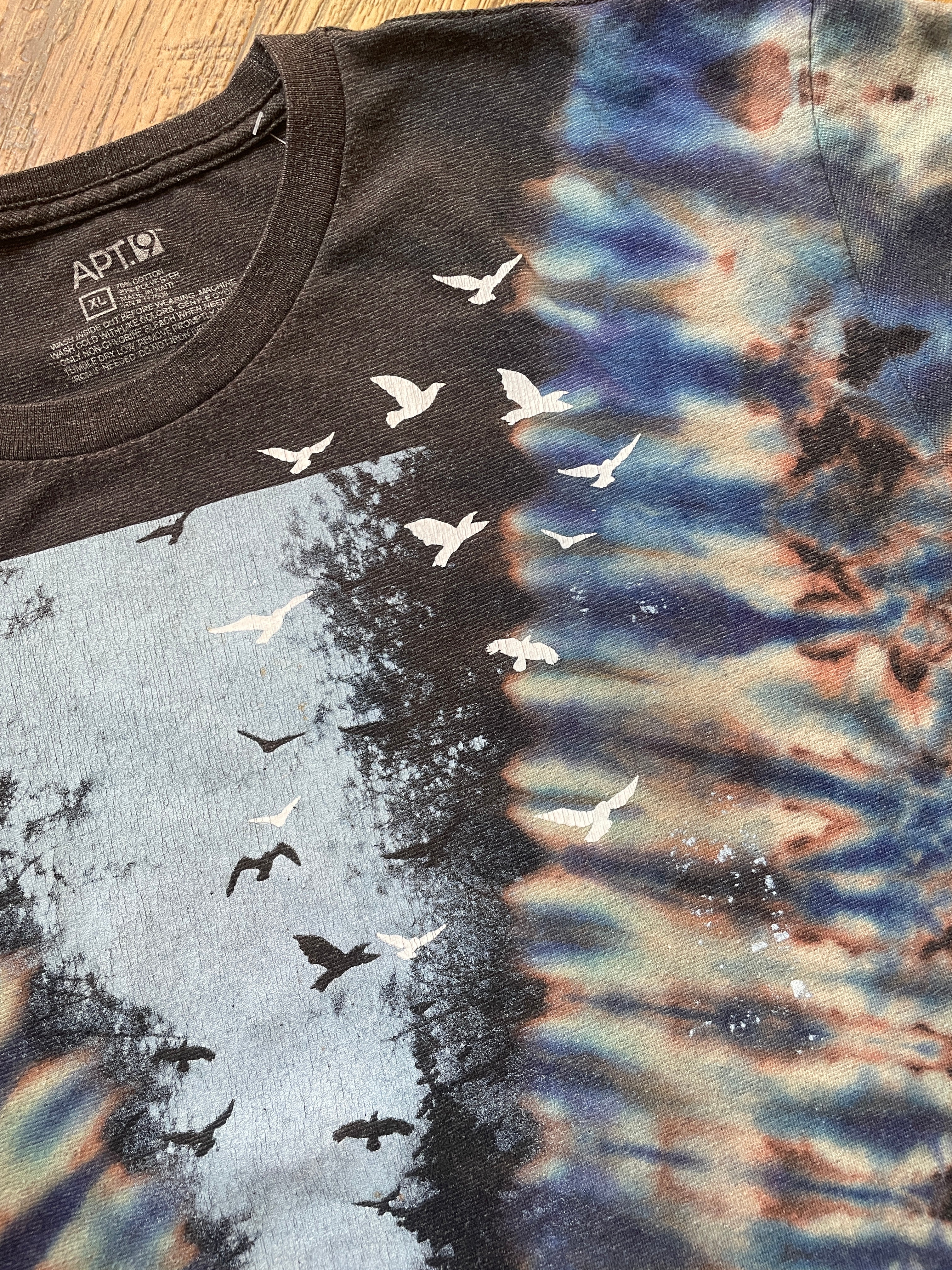 Gray and Blue Birds Tie Dye T-Shirt | Men's XL, Short Sleeve