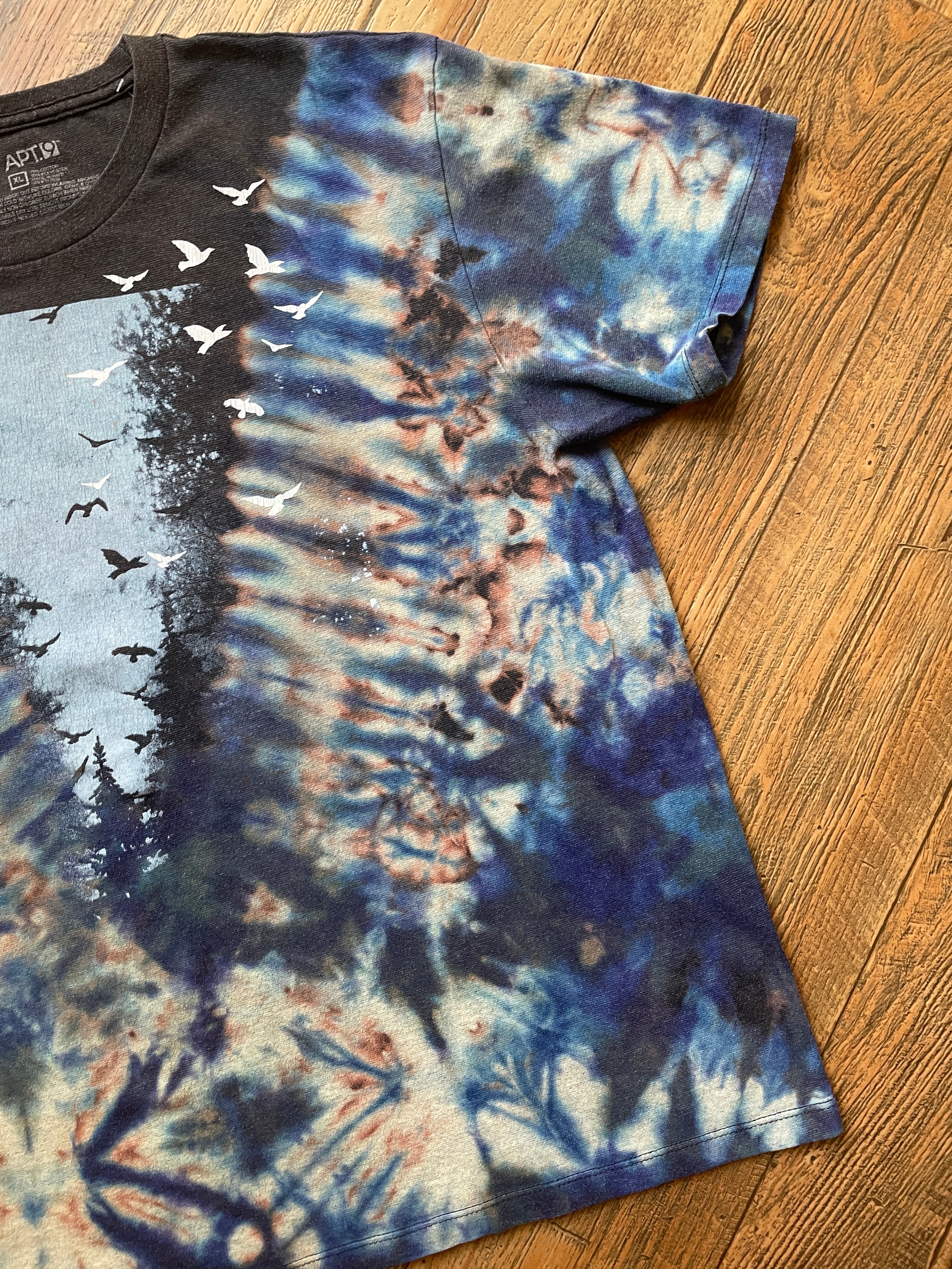 Gray and Blue Birds Tie Dye T-Shirt | Men's XL, Short Sleeve