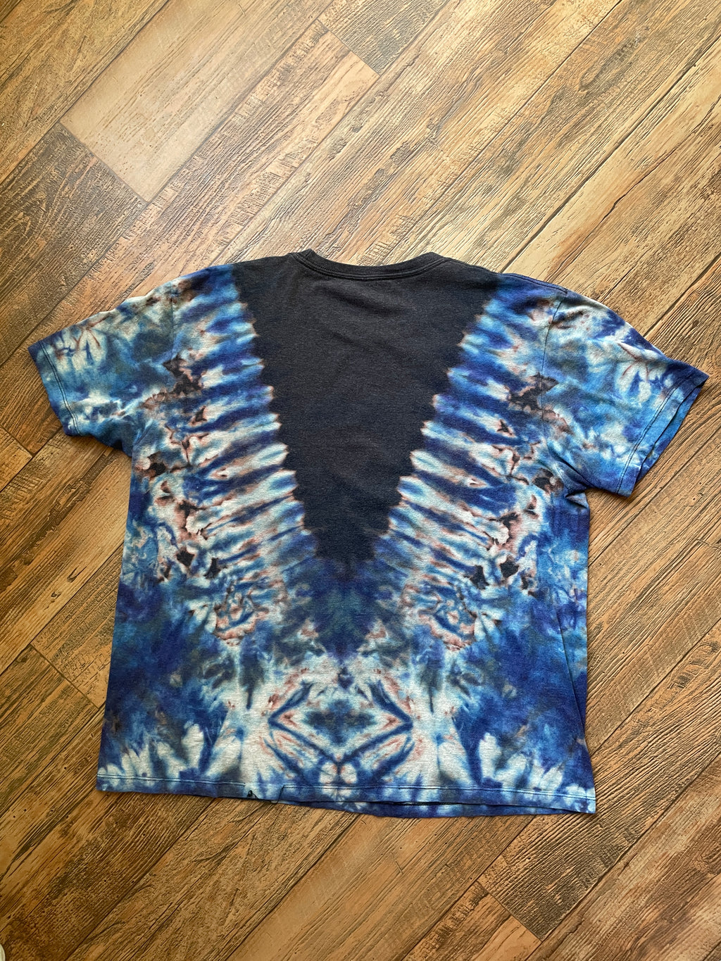 Gray and Blue Birds Tie Dye T-Shirt | Men's XL, Short Sleeve
