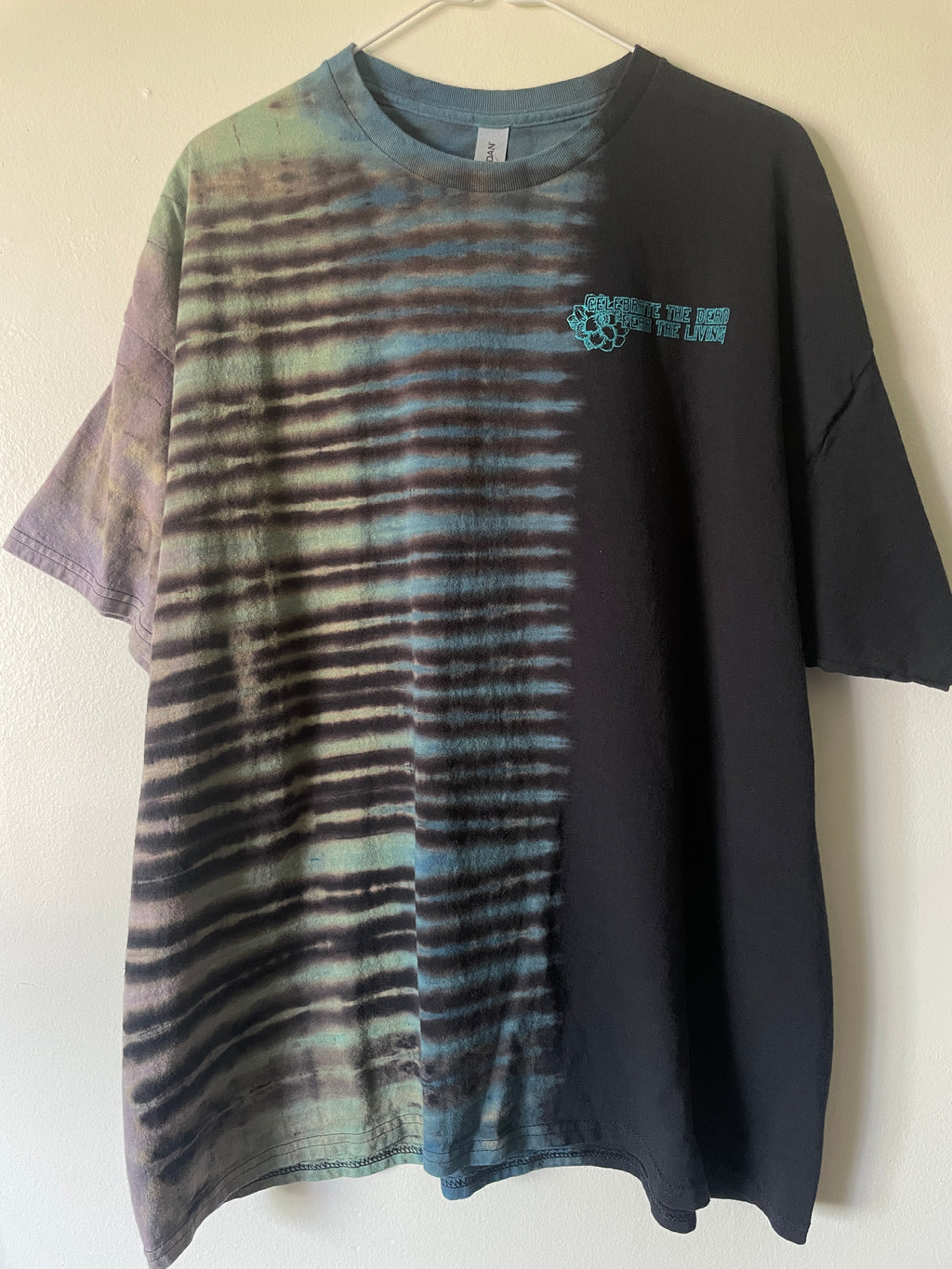 2XL Men's Venus Fly Trap Death Bouquet Handmade Tie Dye T-Shirt | One-Of-a-Kind Upcycled Black and Blue Short Sleeve Shirt