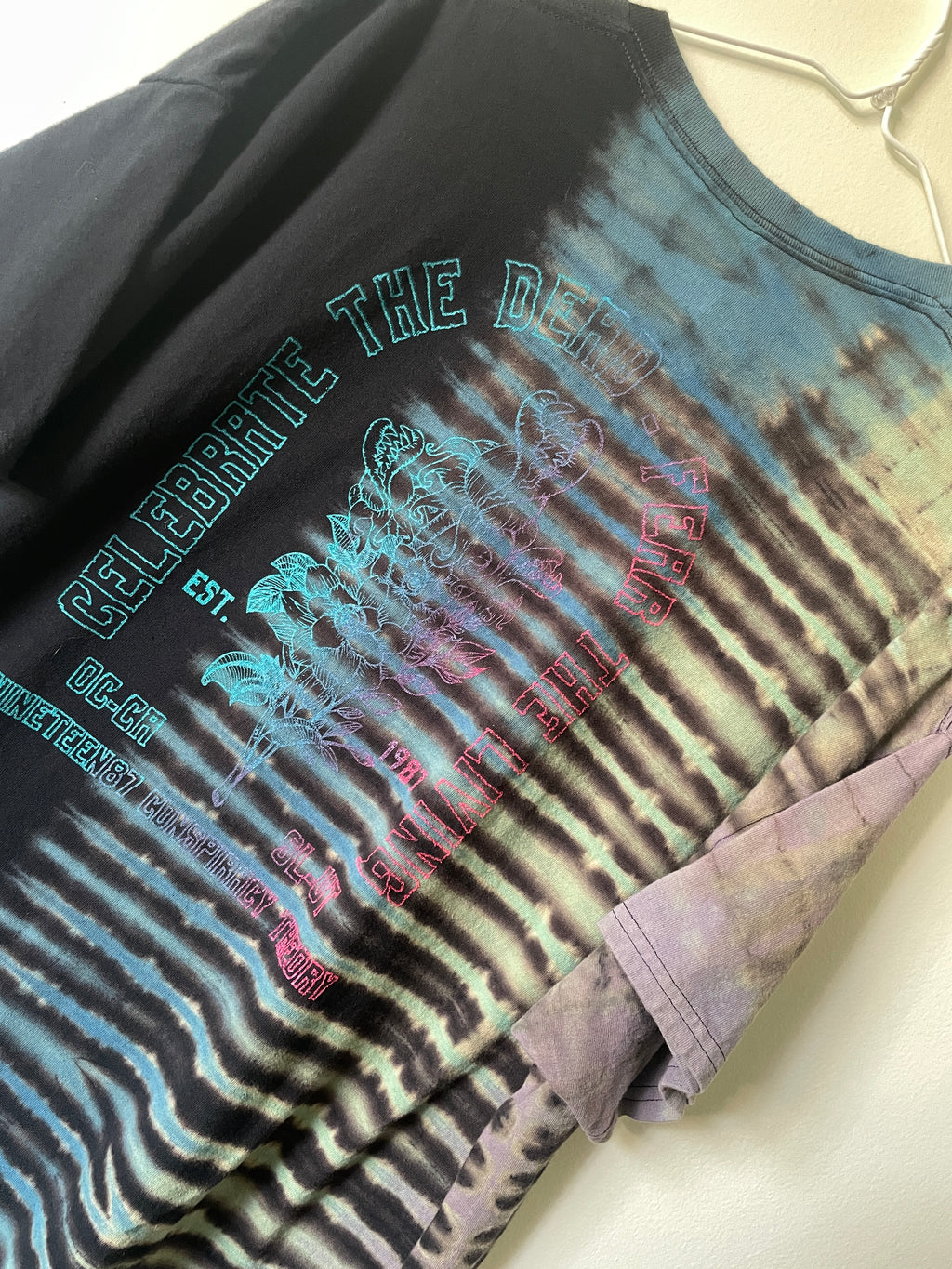 2XL Men's Venus Fly Trap Death Bouquet Handmade Tie Dye T-Shirt | One-Of-a-Kind Upcycled Black and Blue Short Sleeve Shirt