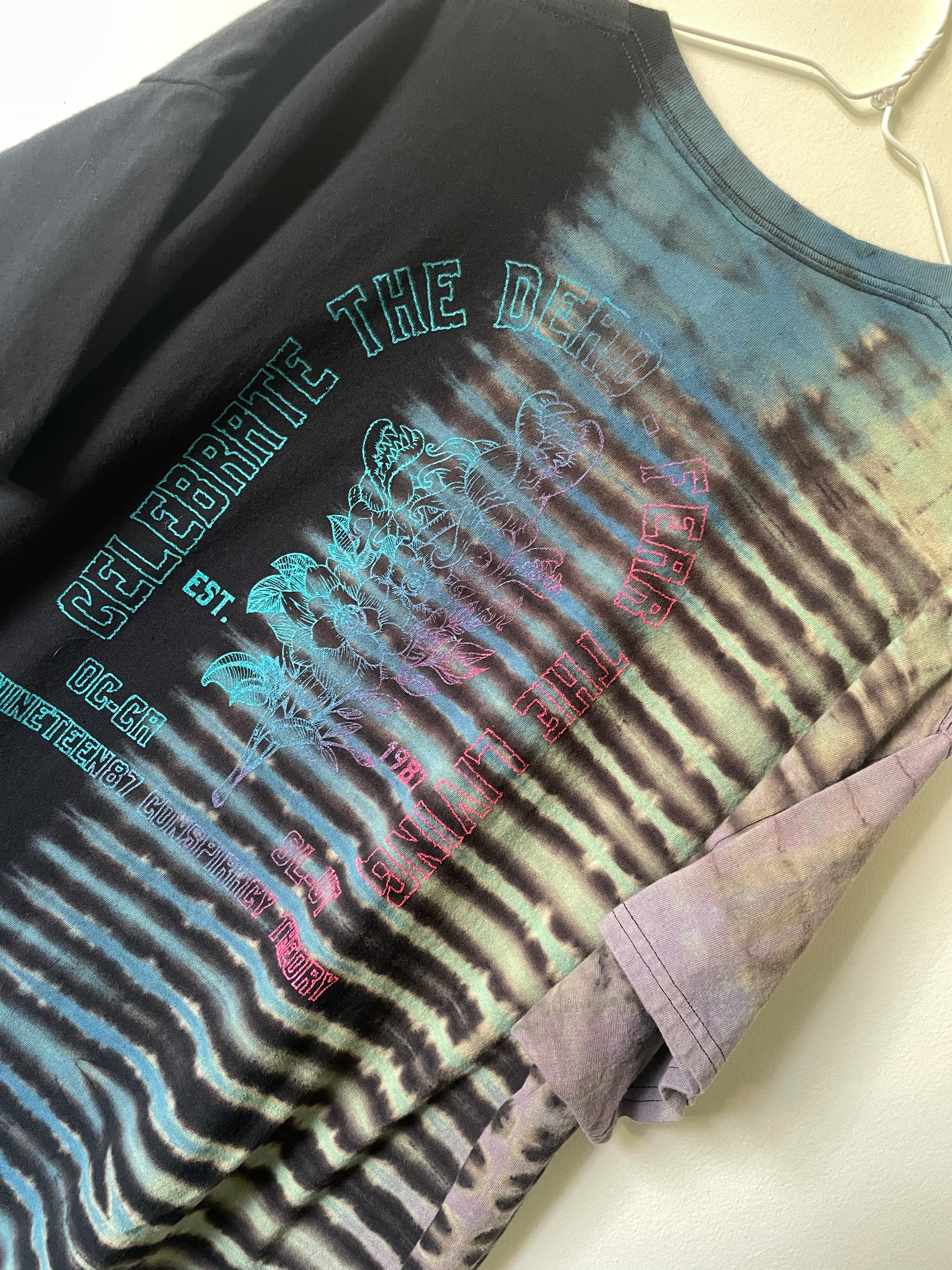 2XL Men's Venus Fly Trap Death Bouquet Handmade Tie Dye T-Shirt | One-Of-a-Kind Upcycled Black and Blue Short Sleeve Shirt