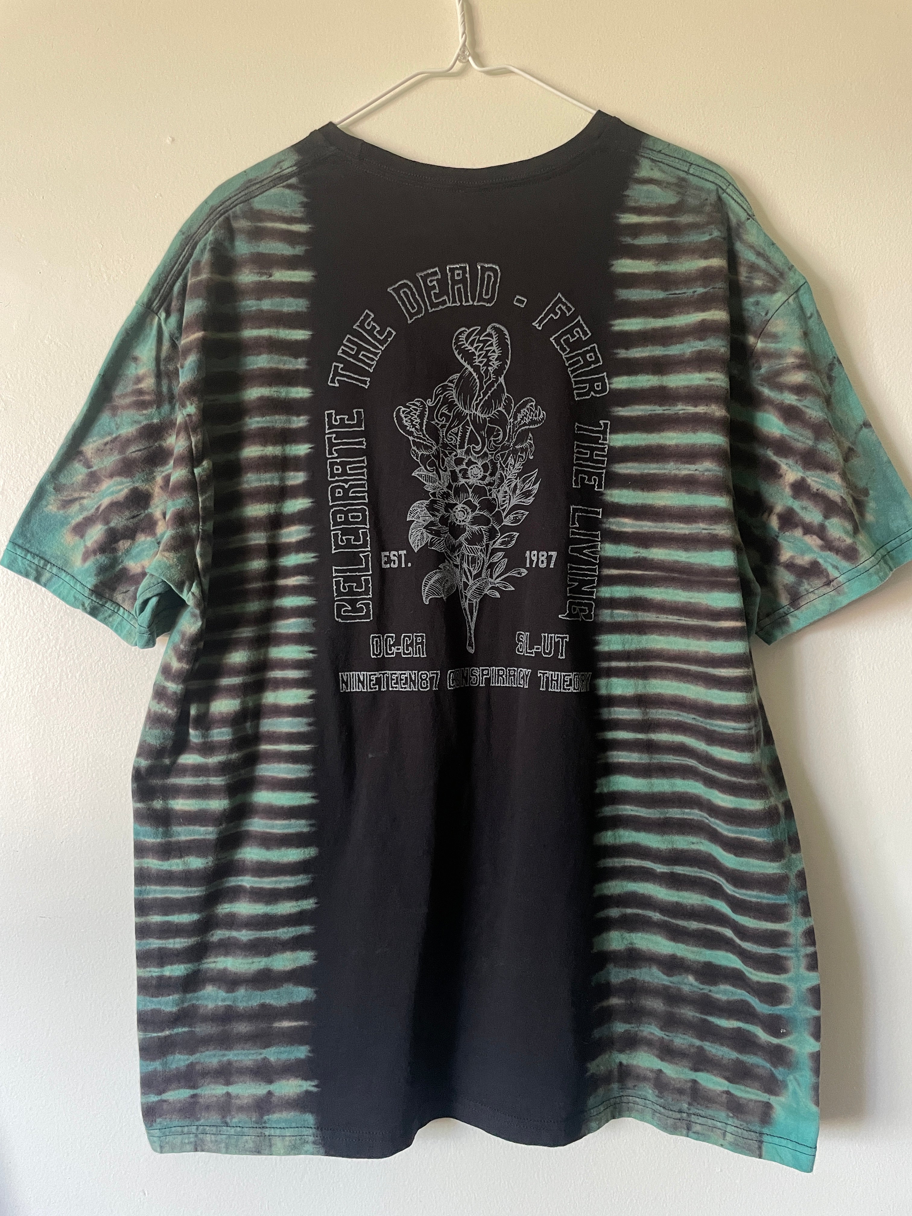 2XL Men's Venus Fly Trap Death Bouquet Handmade Tie Dye T-Shirt | One-Of-a-Kind Upcycled Black and Blue Short Sleeve Shirt