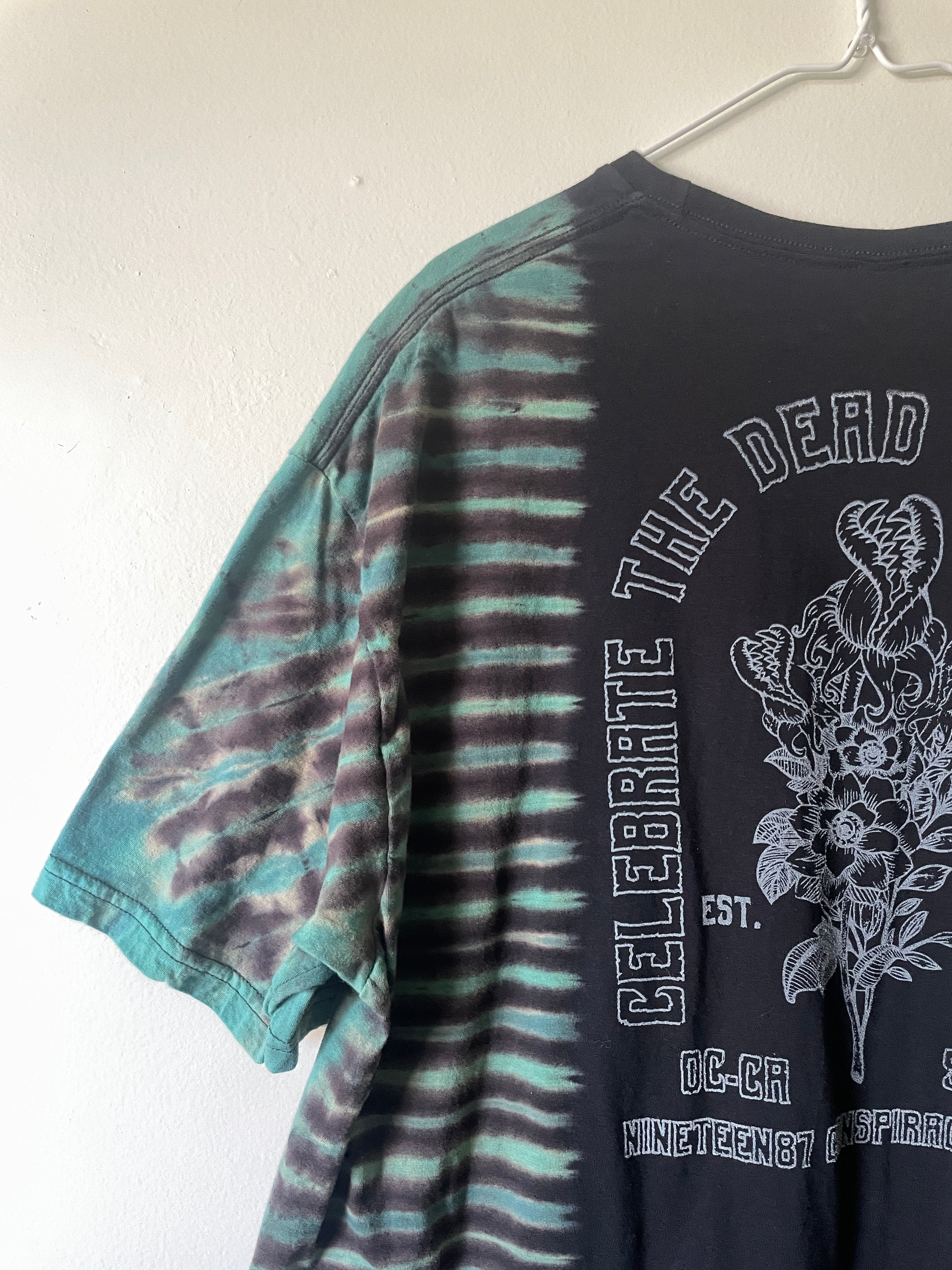 2XL Men's Venus Fly Trap Death Bouquet Handmade Tie Dye T-Shirt | One-Of-a-Kind Upcycled Black and Blue Short Sleeve Shirt