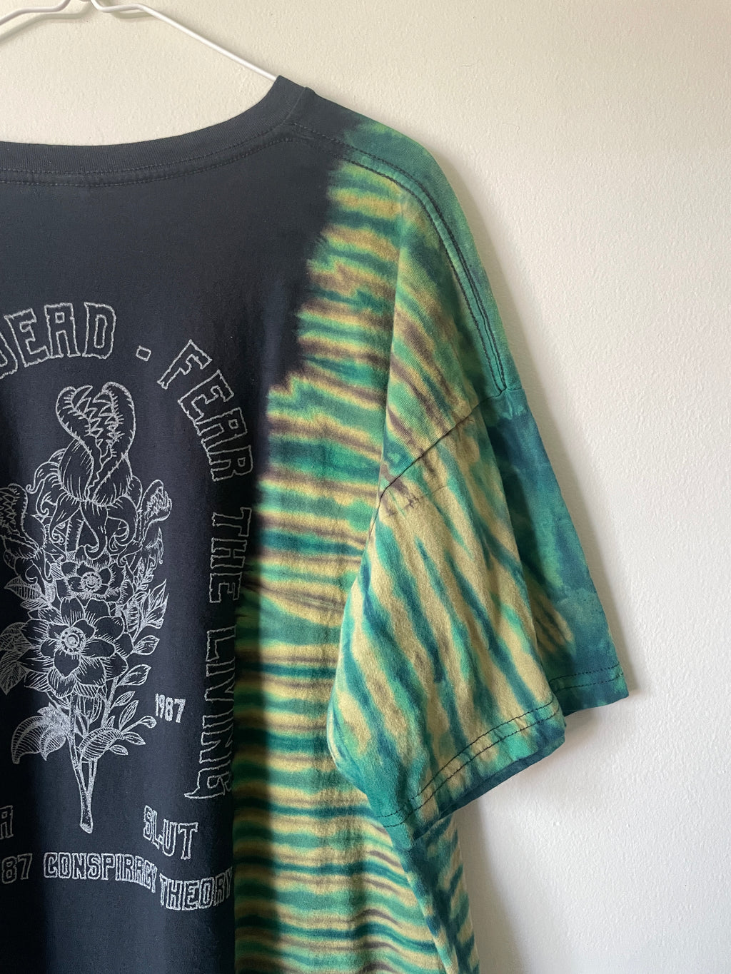 3XL Men's Venus Fly Trap Death Bouquet Handmade Tie Dye T-Shirt | One-Of-a-Kind Upcycled Black and Turquoise Short Sleeve Shirt