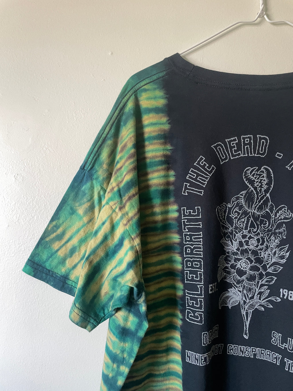 3XL Men's Venus Fly Trap Death Bouquet Handmade Tie Dye T-Shirt | One-Of-a-Kind Upcycled Black and Turquoise Short Sleeve Shirt