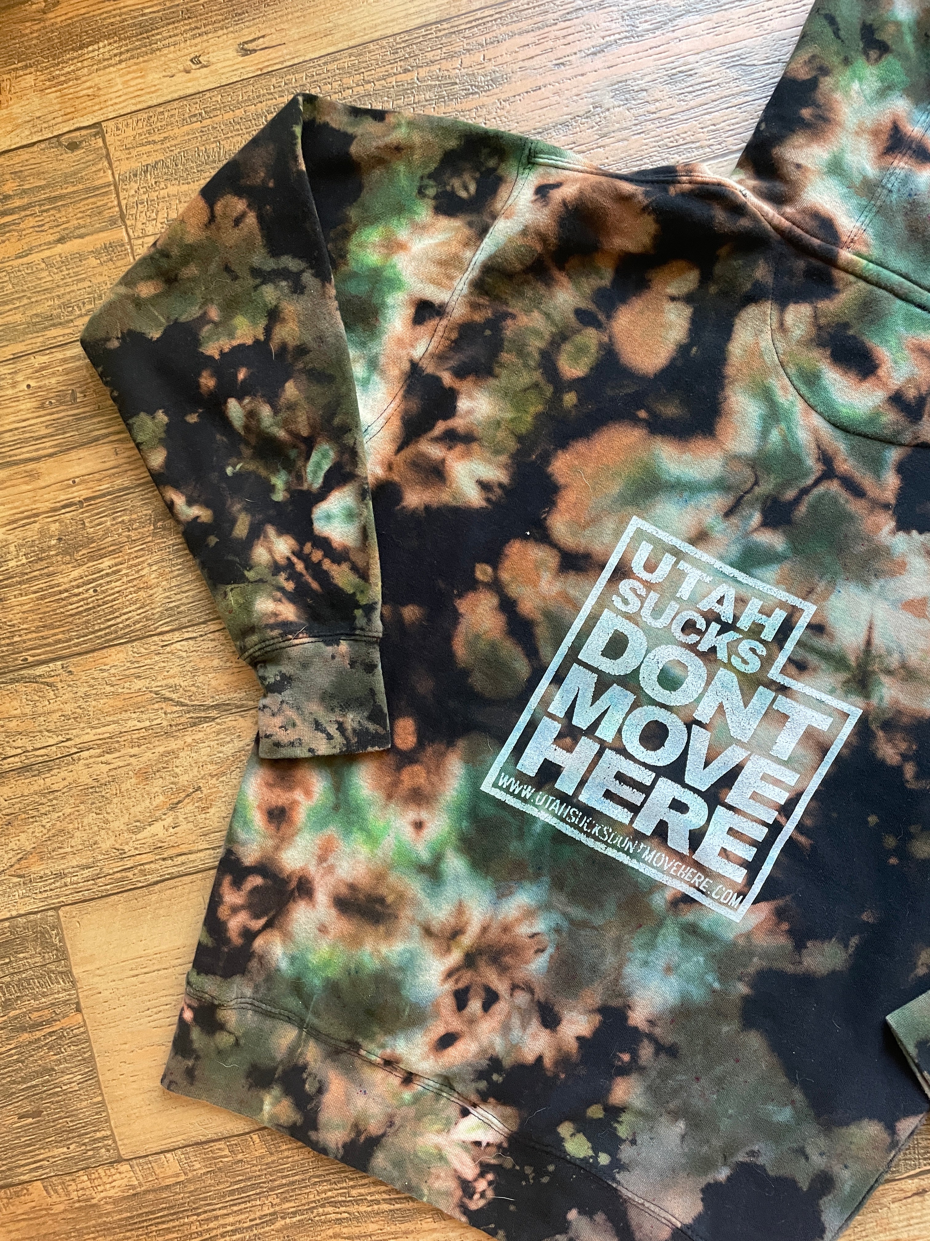 Utah Sucks Don't Move Here Black and Green Tie Dye Hoodie | Men's Small