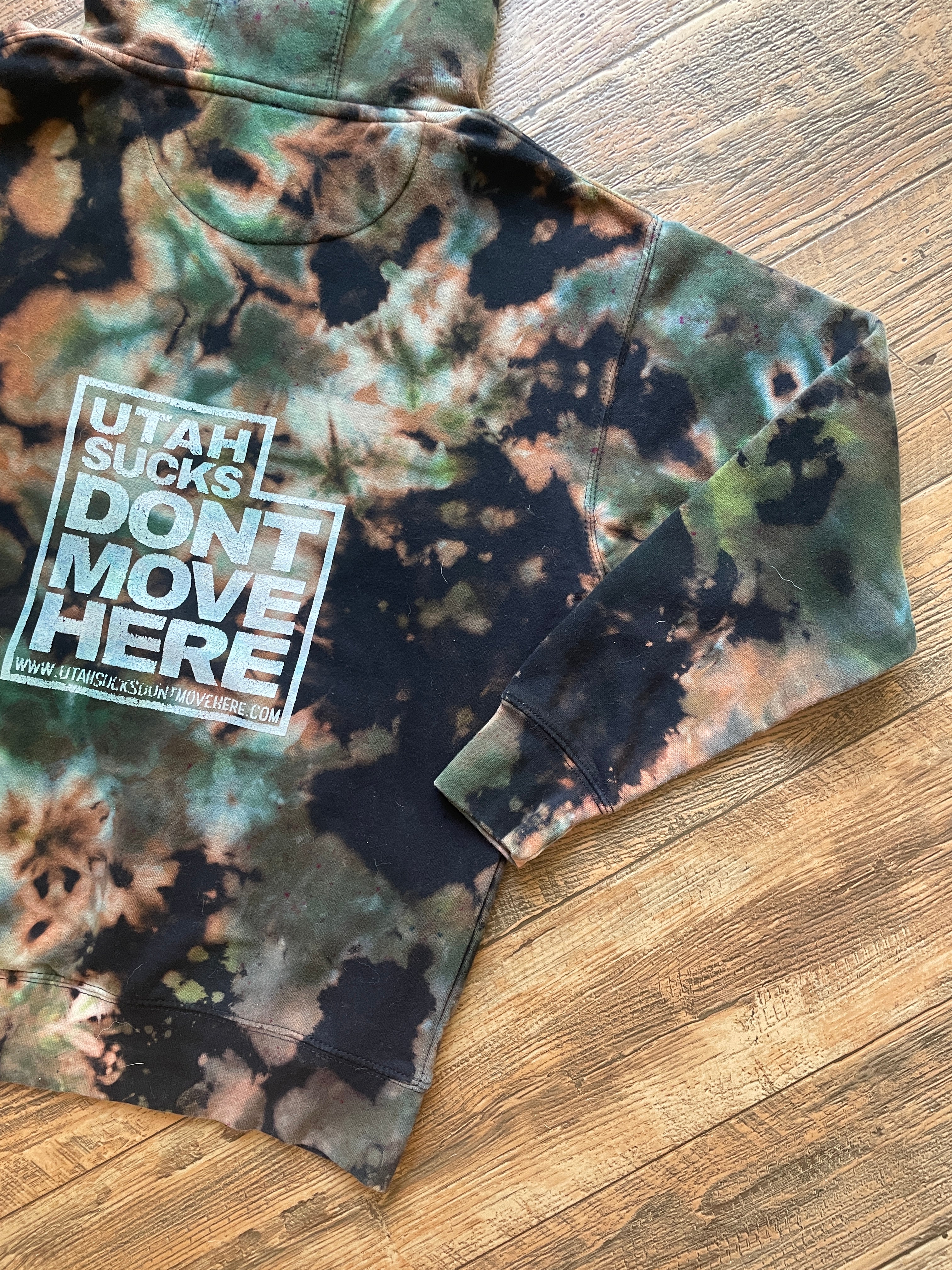 Utah Sucks Don't Move Here Black and Green Tie Dye Hoodie | Men's Small