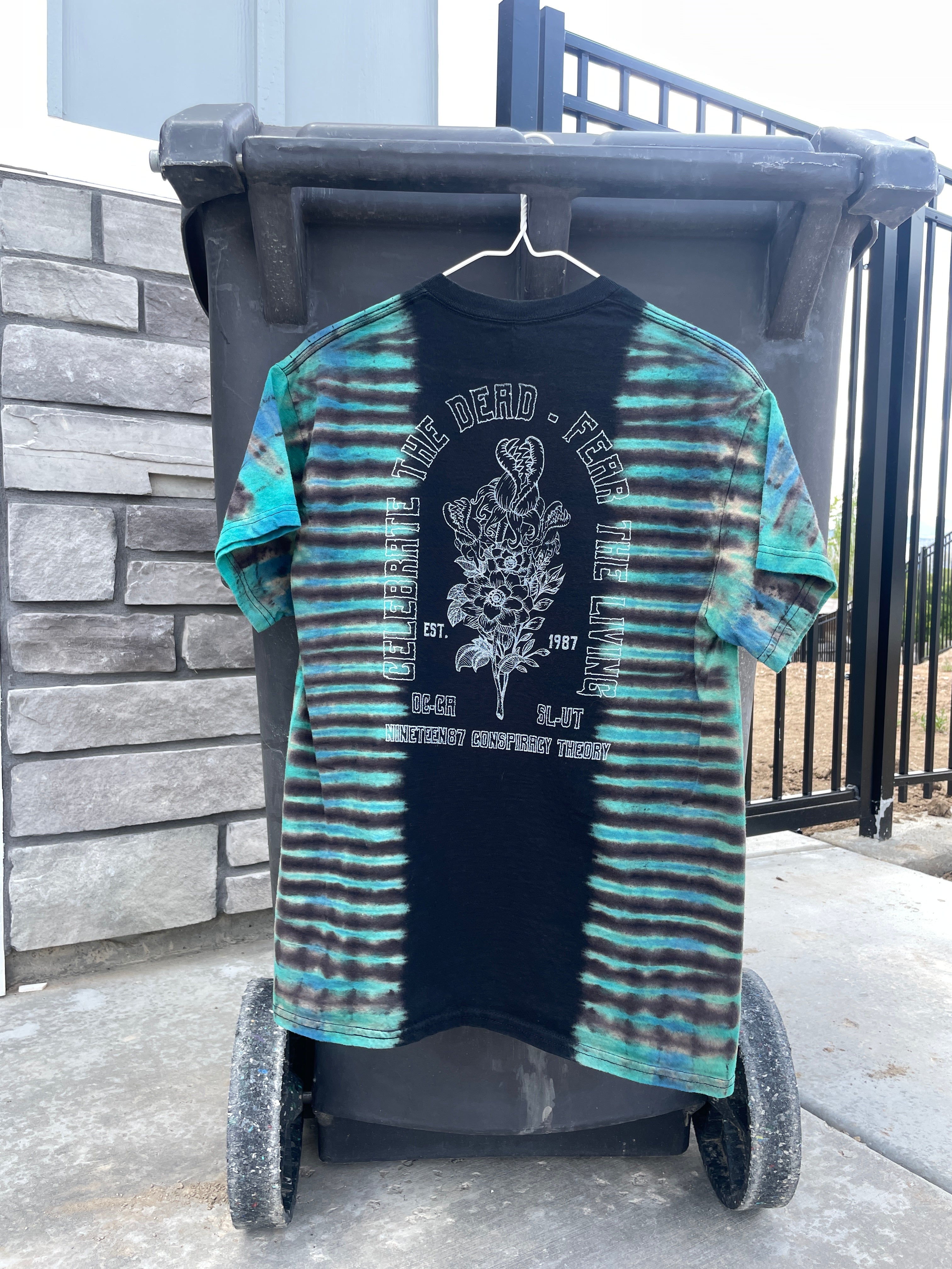 Medium Men's Venus Fly Trap Death Bouquet Handmade Tie Dye T-Shirt | One-Of-a-Kind Upcycled Black and Blue Short Sleeve Shirt