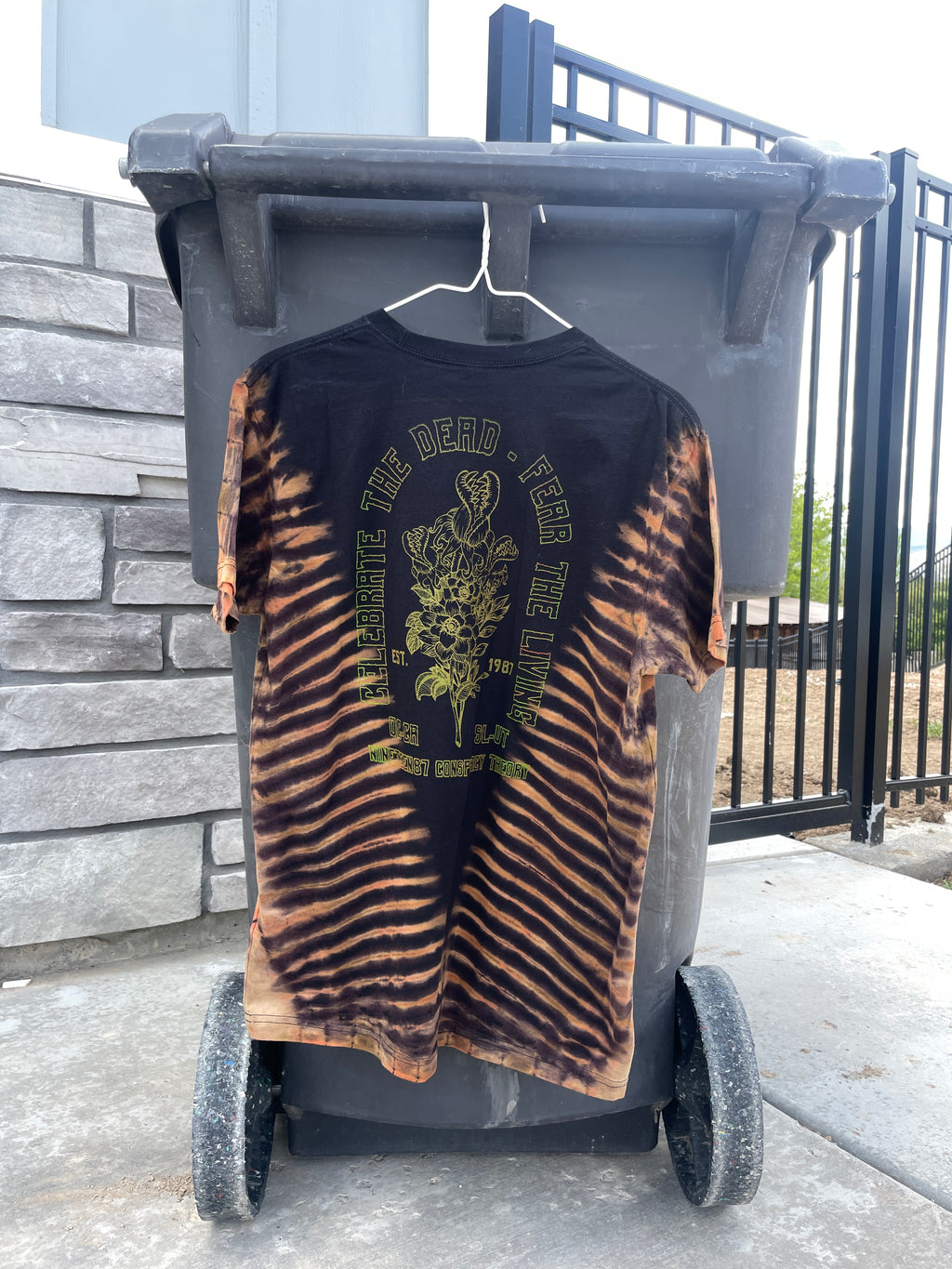 Medium Men's Venus Fly Trap Death Bouquet Handmade Tie Dye T-Shirt | One-Of-a-Kind Upcycled Black and Brown/Green Short Sleeve Shirt