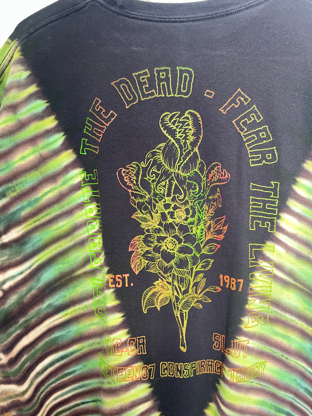 Large Men's Venus Fly Trap Death Bouquet Handmade Tie Dye T-Shirt | One-Of-a-Kind Upcycled Black and Green Short Sleeve Shirt