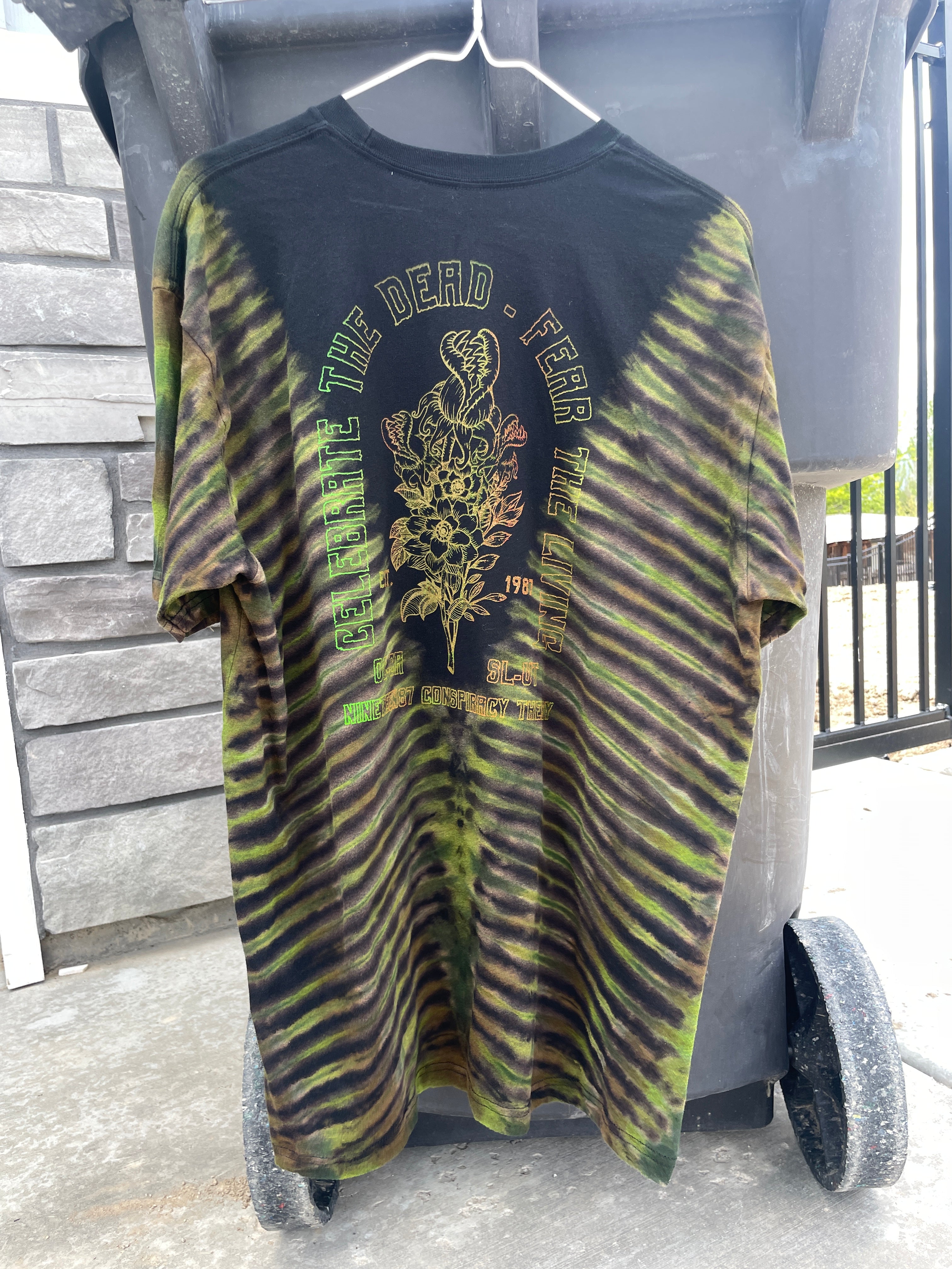 XL Men's Venus Fly Trap Death Bouquet Handmade Tie Dye T-Shirt | One-Of-a-Kind Upcycled Black and Green Short Sleeve Shirt