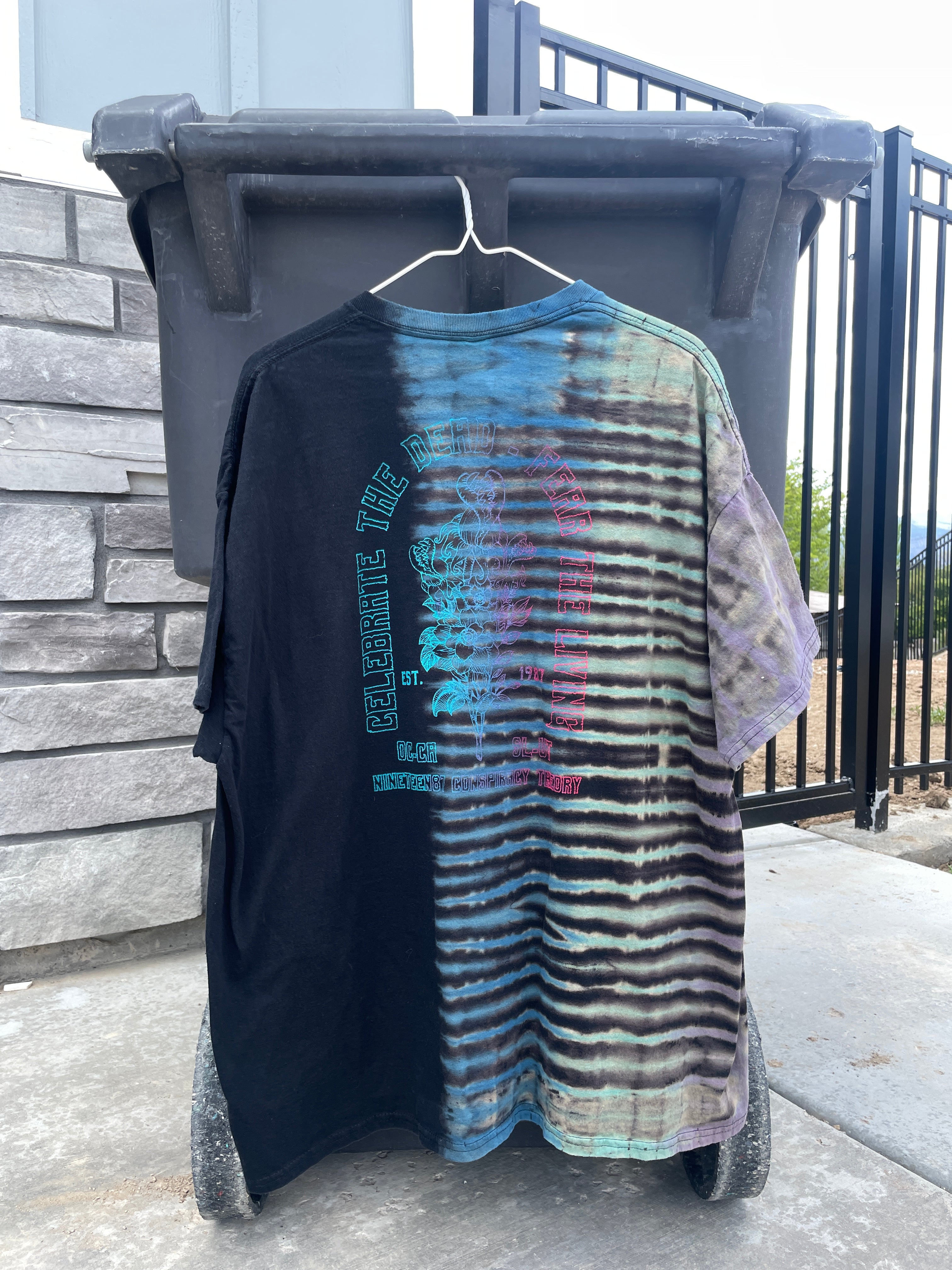 2XL Men's Venus Fly Trap Death Bouquet Handmade Tie Dye T-Shirt | One-Of-a-Kind Upcycled Black and Blue Short Sleeve Shirt