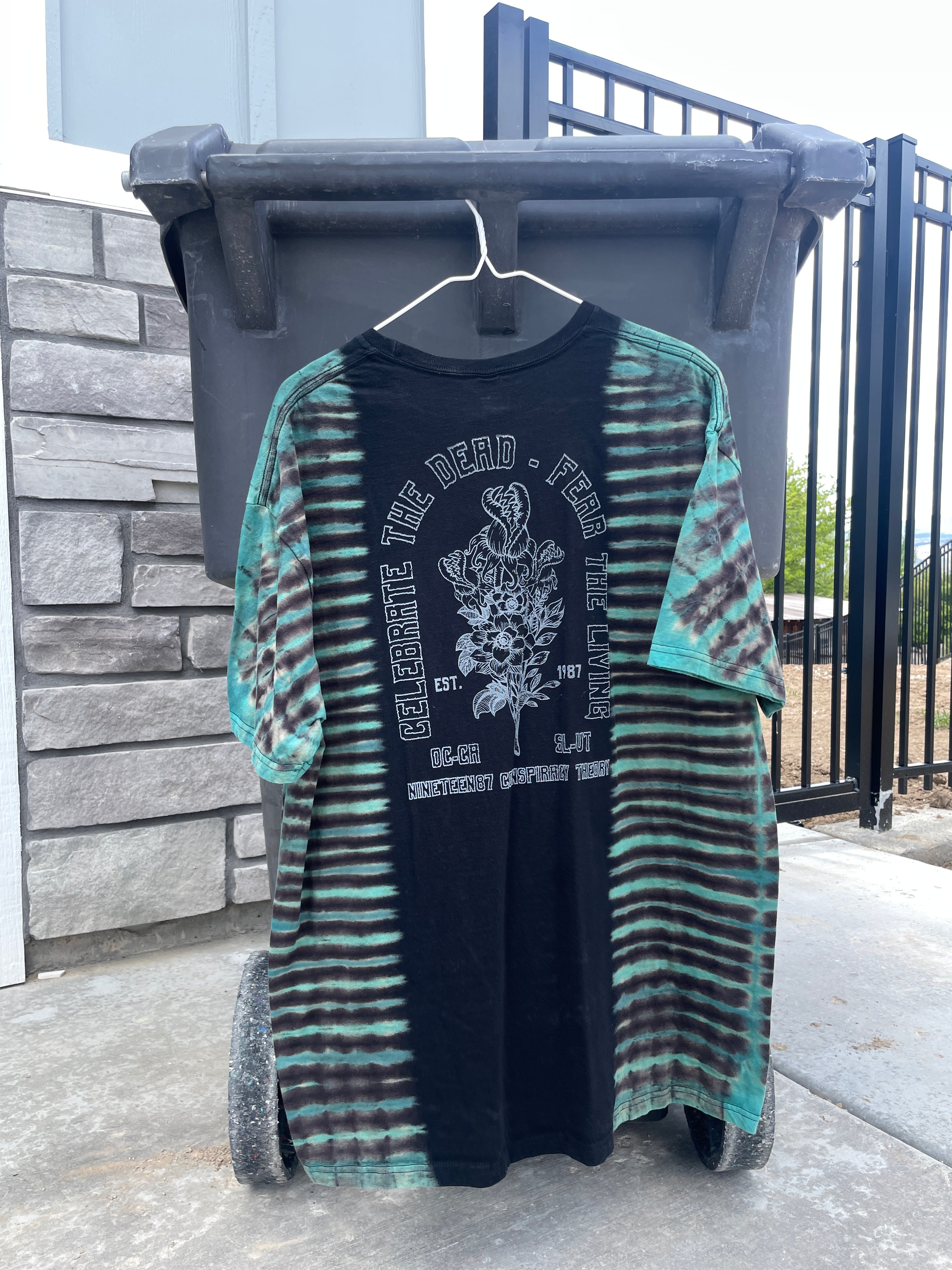 2XL Men's Venus Fly Trap Death Bouquet Handmade Tie Dye T-Shirt | One-Of-a-Kind Upcycled Black and Blue Short Sleeve Shirt