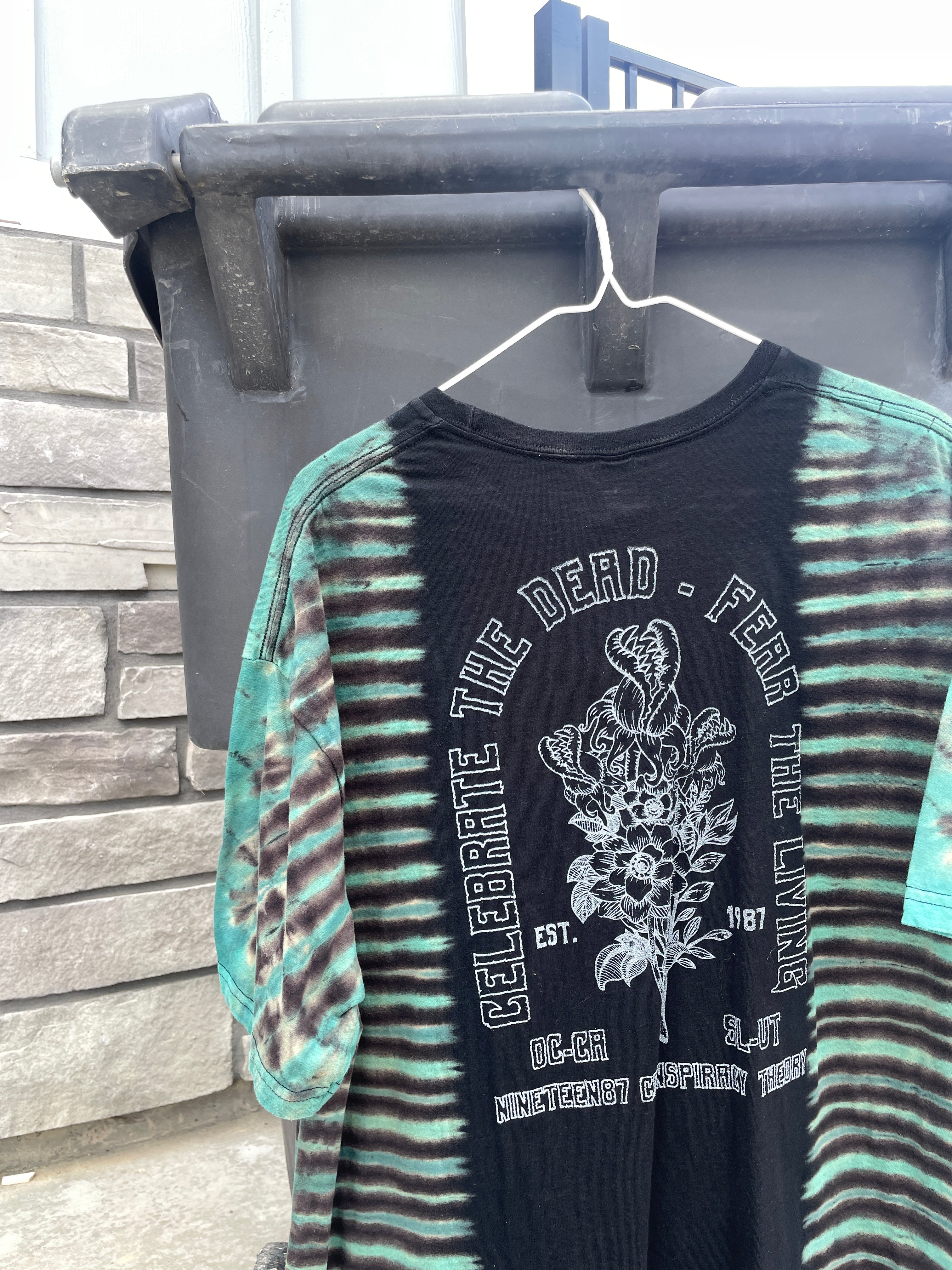 2XL Men's Venus Fly Trap Death Bouquet Handmade Tie Dye T-Shirt | One-Of-a-Kind Upcycled Black and Blue Short Sleeve Shirt