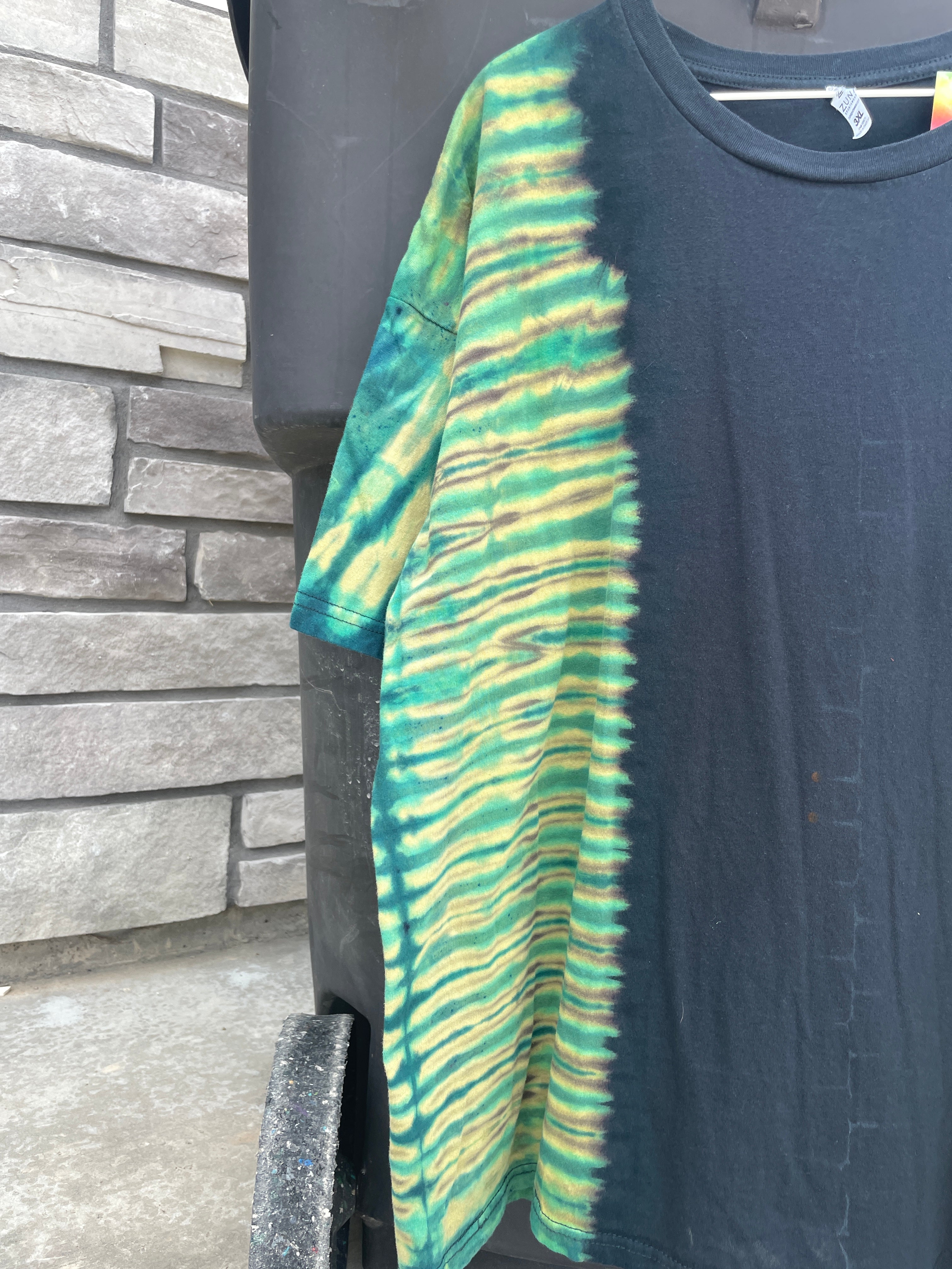 3XL Men's Venus Fly Trap Death Bouquet Handmade Tie Dye T-Shirt | One-Of-a-Kind Upcycled Black and Turquoise Short Sleeve Shirt