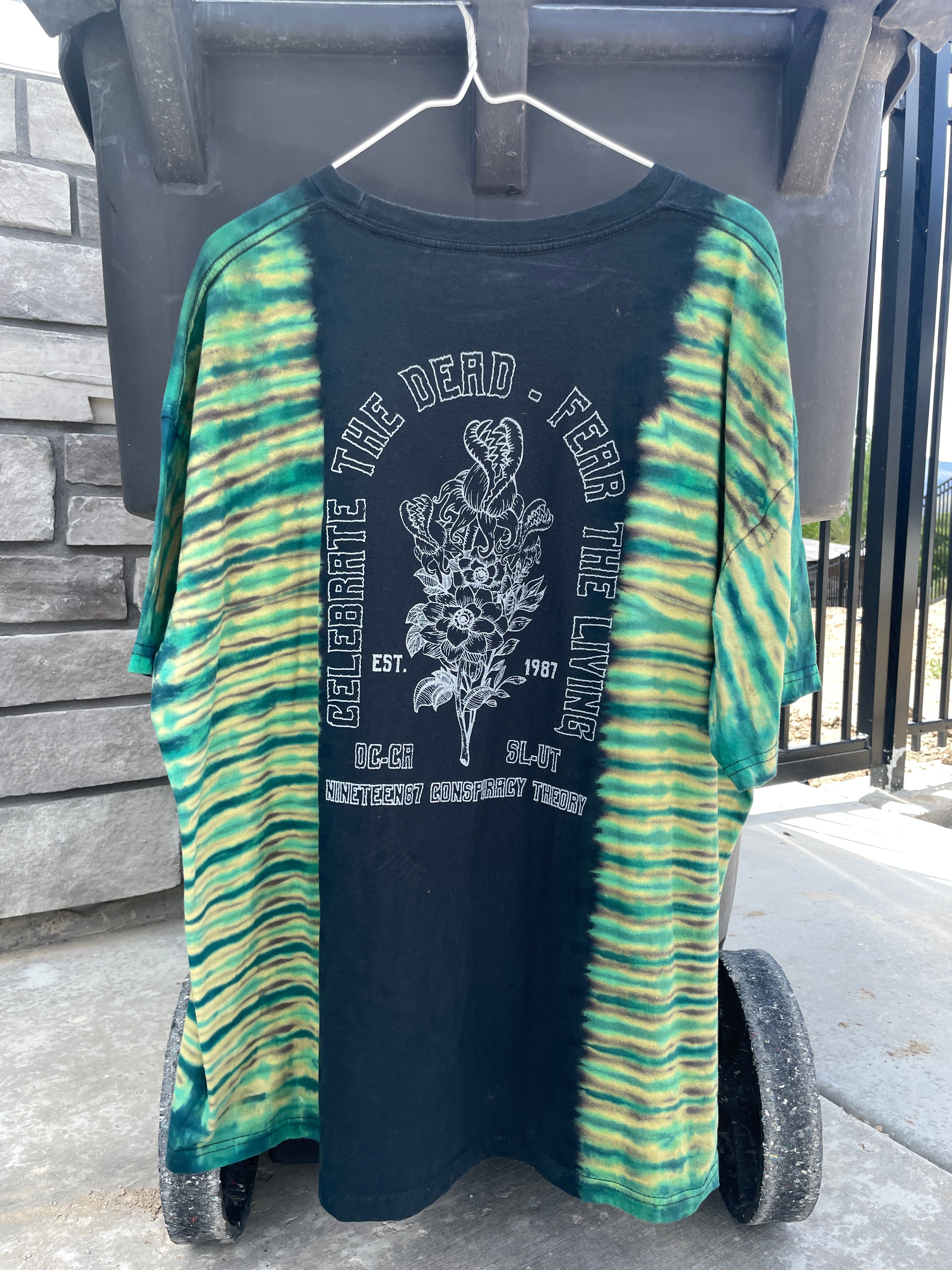 3XL Men's Venus Fly Trap Death Bouquet Handmade Tie Dye T-Shirt | One-Of-a-Kind Upcycled Black and Turquoise Short Sleeve Shirt