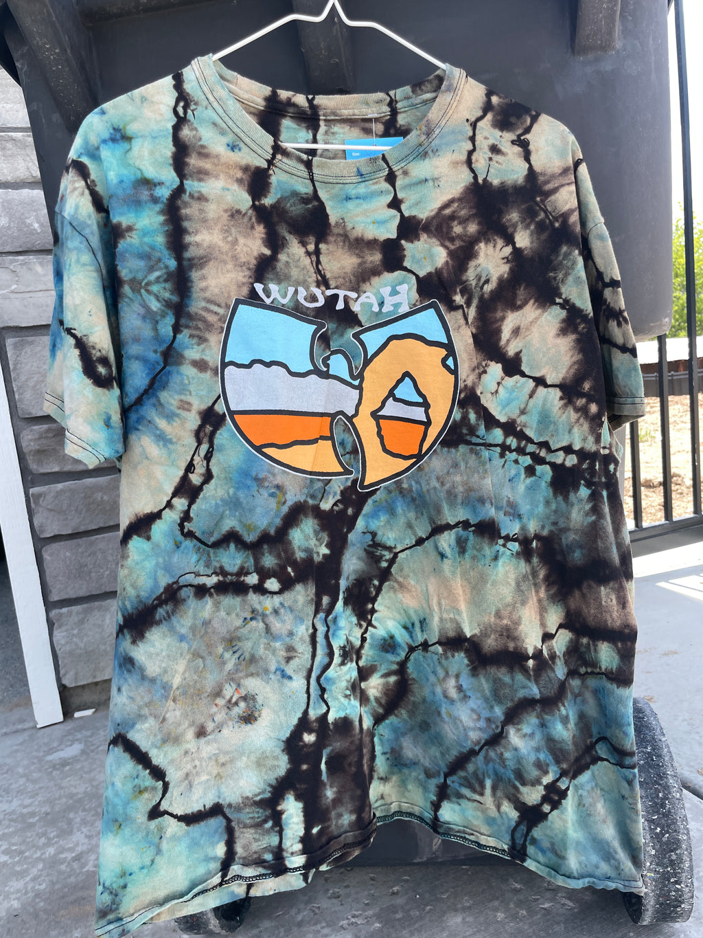 XL Men's WUTAH Delicate Arch Handmade Reverse Tie Dye Short Sleeve T-Shirt | One-Of-a-Kind Upcycled Black and Blue Geode Tie Dye Top