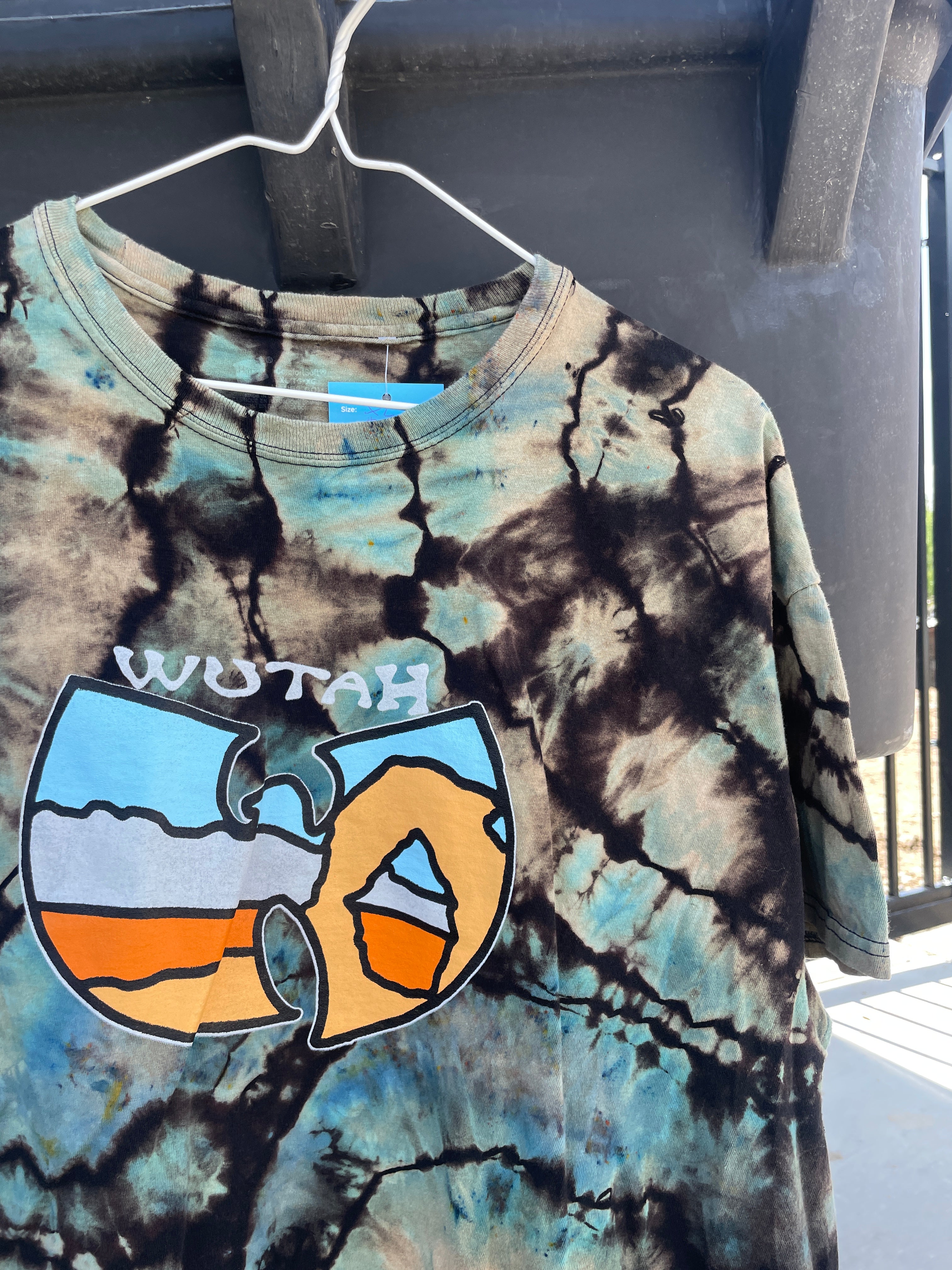 XL Men's WUTAH Delicate Arch Handmade Reverse Tie Dye Short Sleeve T-Shirt | One-Of-a-Kind Upcycled Black and Blue Geode Tie Dye Top