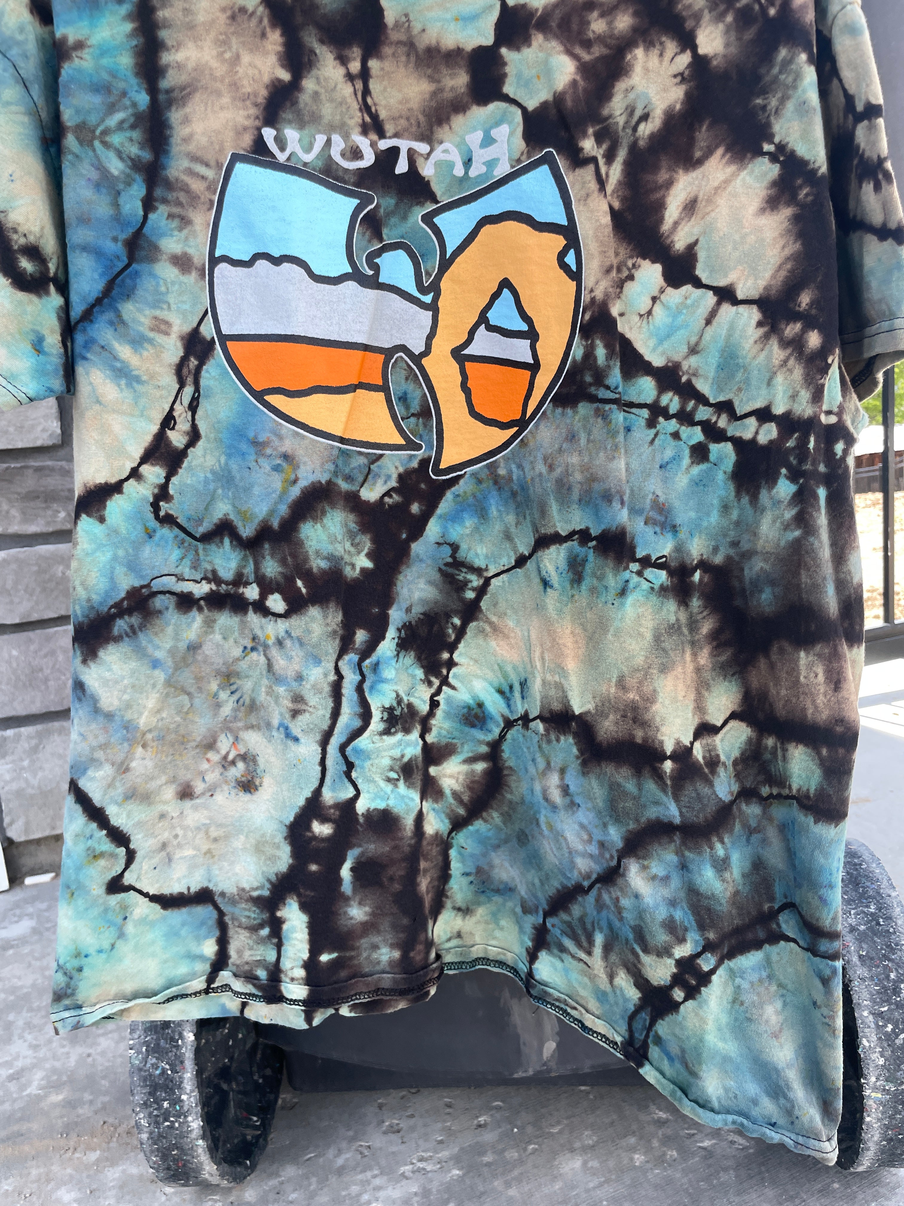 XL Men's WUTAH Delicate Arch Handmade Reverse Tie Dye Short Sleeve T-Shirt | One-Of-a-Kind Upcycled Black and Blue Geode Tie Dye Top