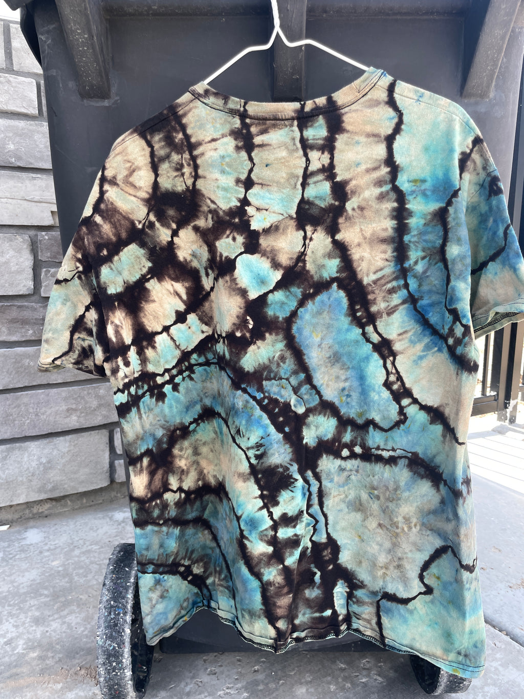 XL Men's WUTAH Delicate Arch Handmade Reverse Tie Dye Short Sleeve T-Shirt | One-Of-a-Kind Upcycled Black and Blue Geode Tie Dye Top