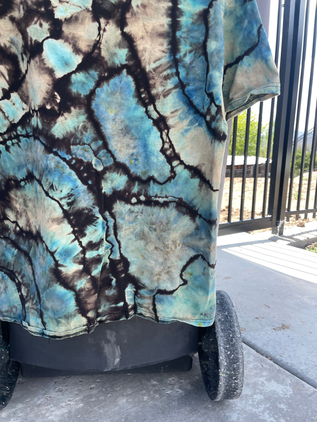 XL Men's WUTAH Delicate Arch Handmade Reverse Tie Dye Short Sleeve T-Shirt | One-Of-a-Kind Upcycled Black and Blue Geode Tie Dye Top